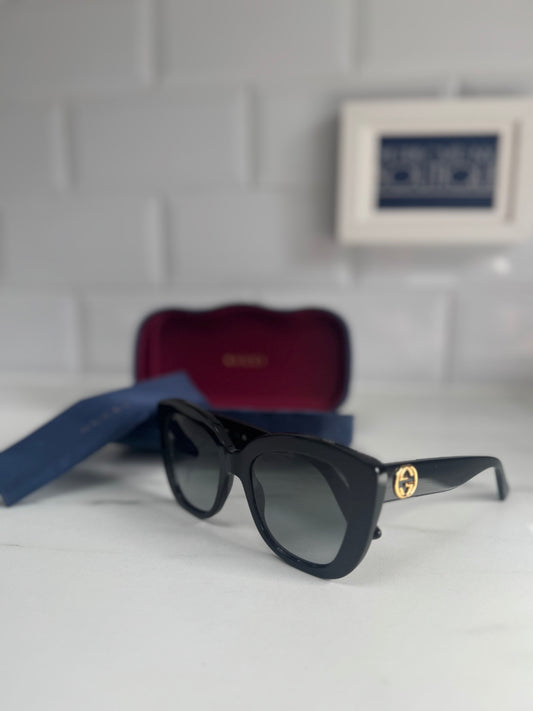 Gucci Interlocking G Sunglasses - Black (with a blue case)