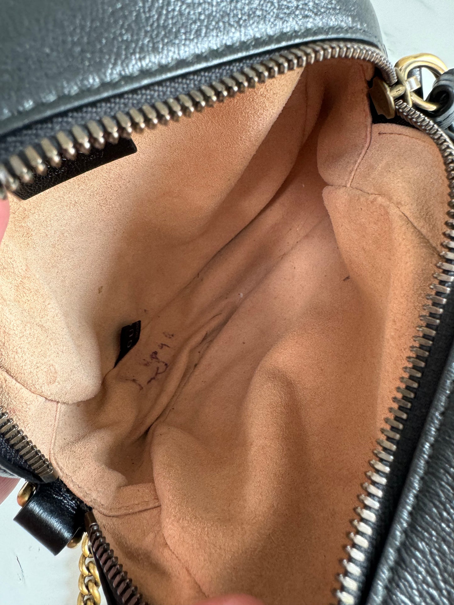 Gucci Marmont Matelassé Mini Round Bag - Black