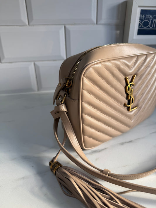 Saint Laurent ‘YSL’ Lou Quilted Camera Bag - Light Beige