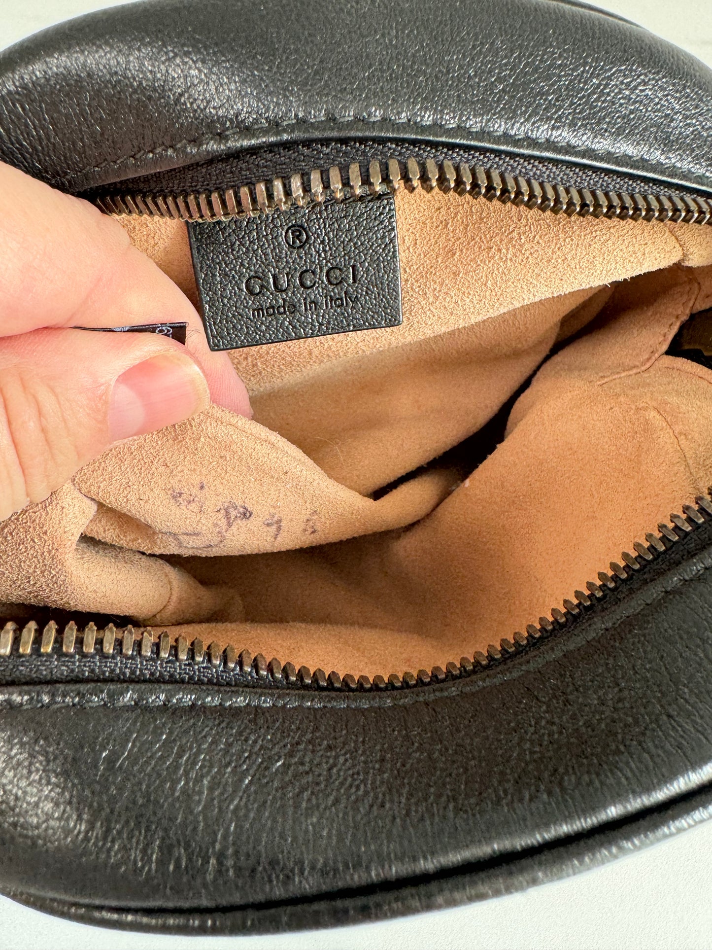 Gucci Marmont Matelassé Mini Round Bag - Black