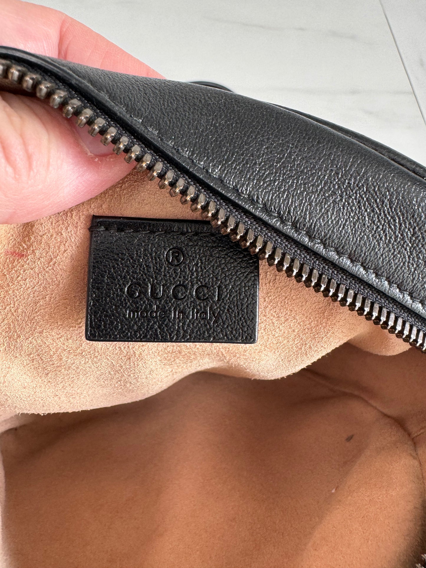 Gucci Marmont Matelassé Mini Round Bag - Black