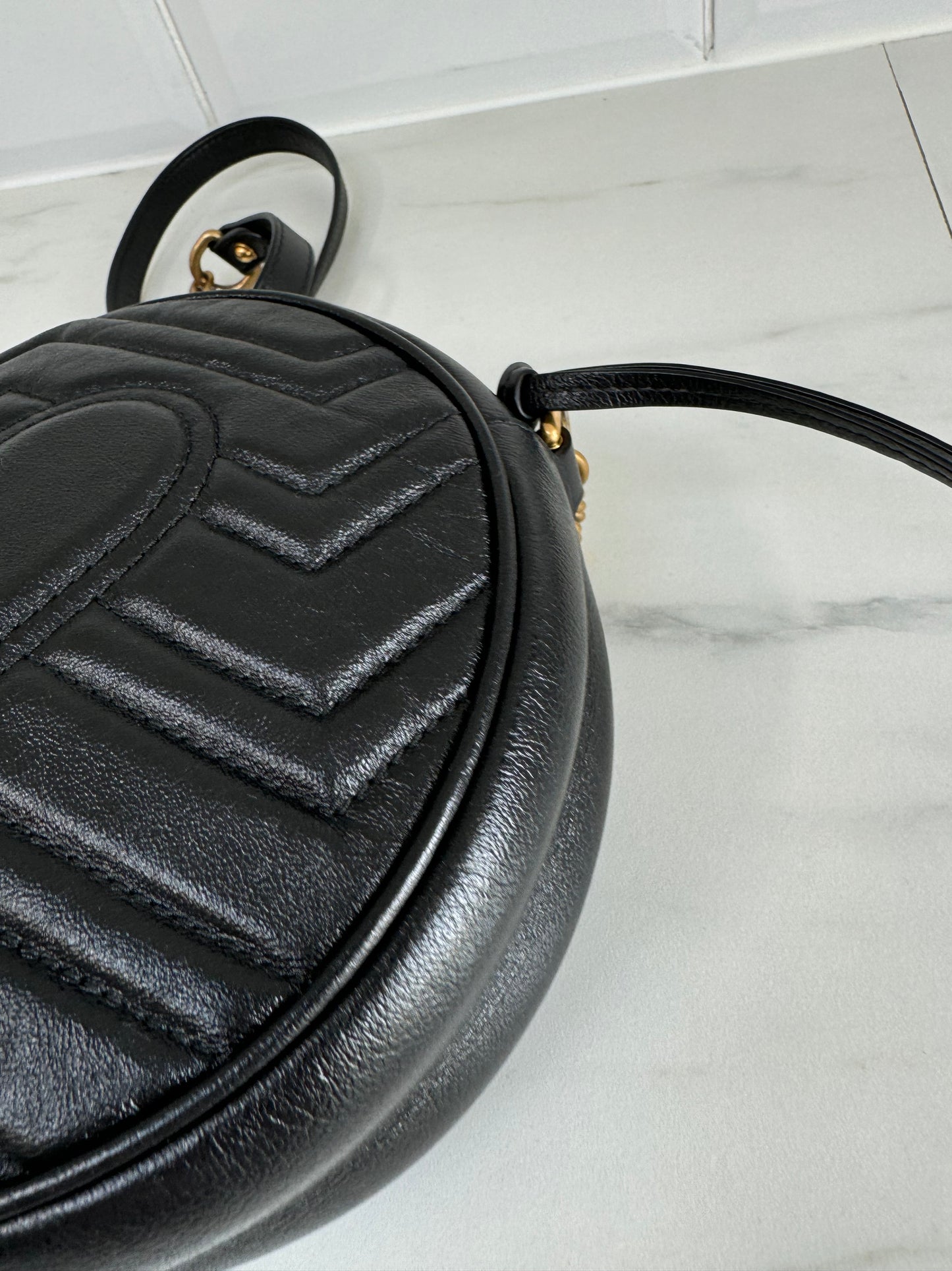 Gucci Marmont Matelassé Mini Round Bag - Black