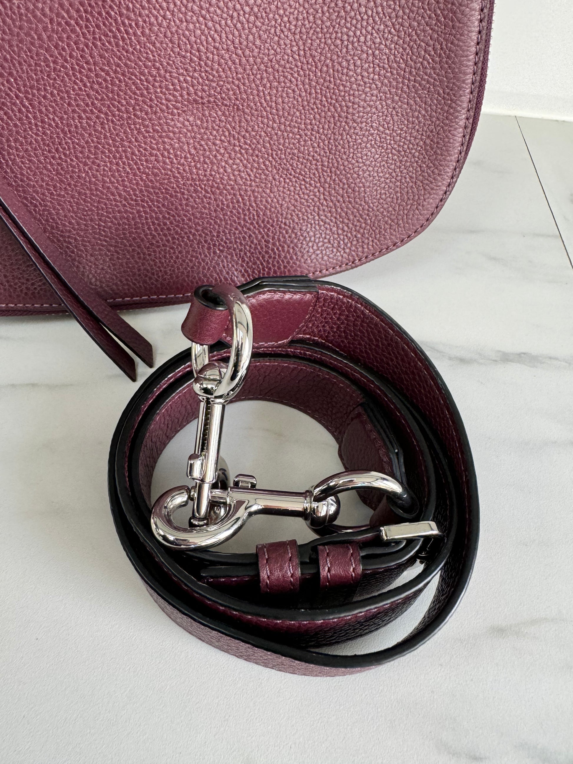 Marc jacobs two 2025 fold leather satchel