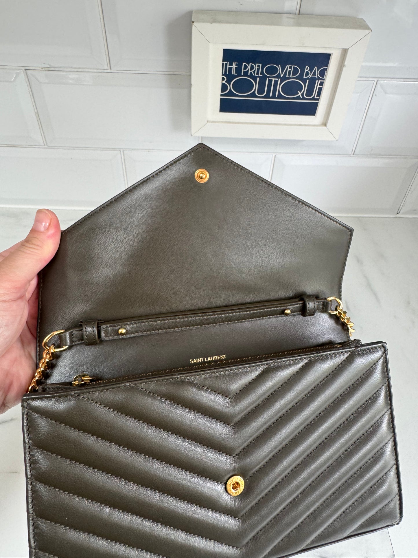 Saint Laurent ‘YSL’ Cassandre Chain Wallet - Light musk