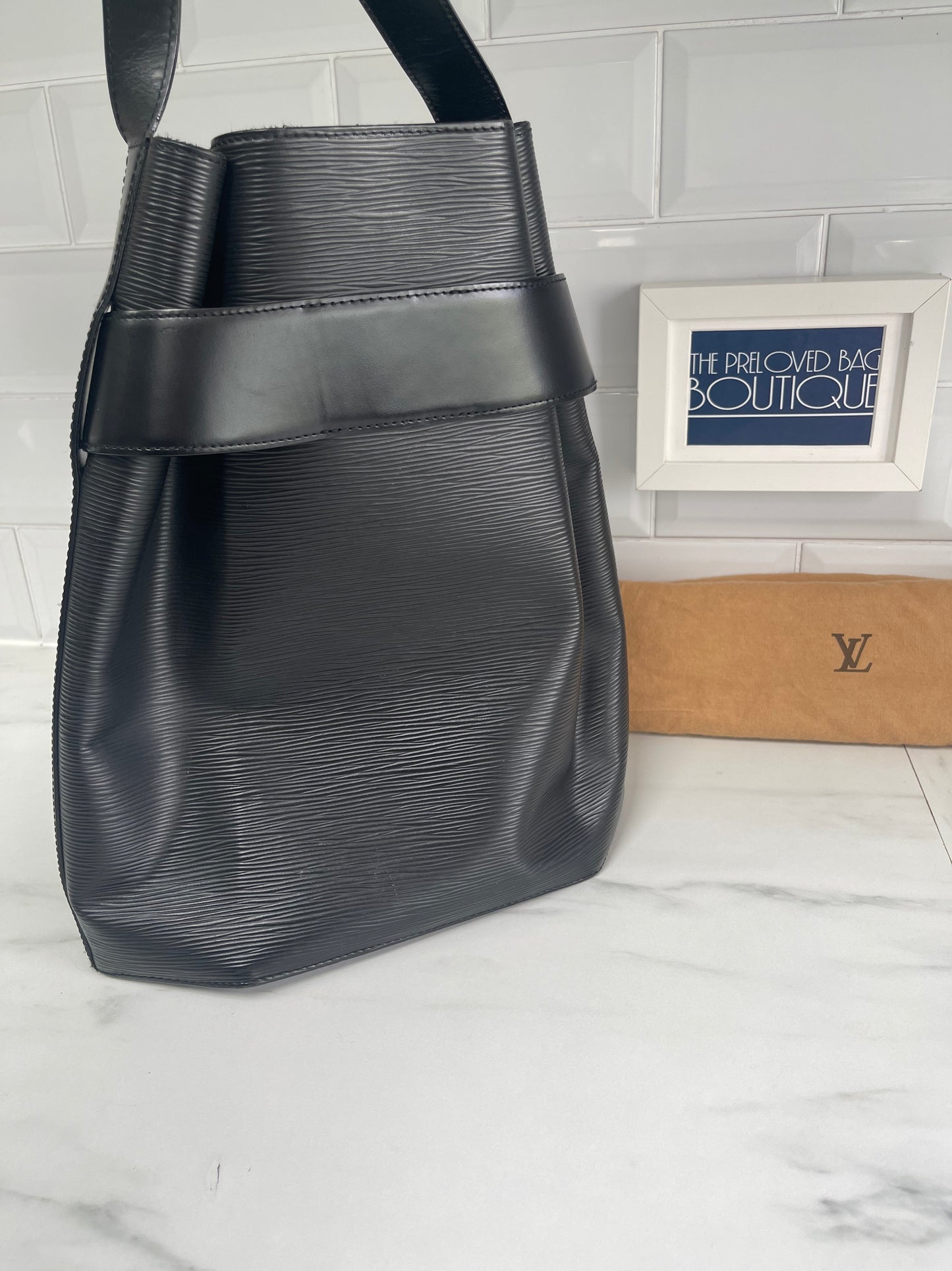 Louis Vuitton Sac D’epaul - Black Epi Leather