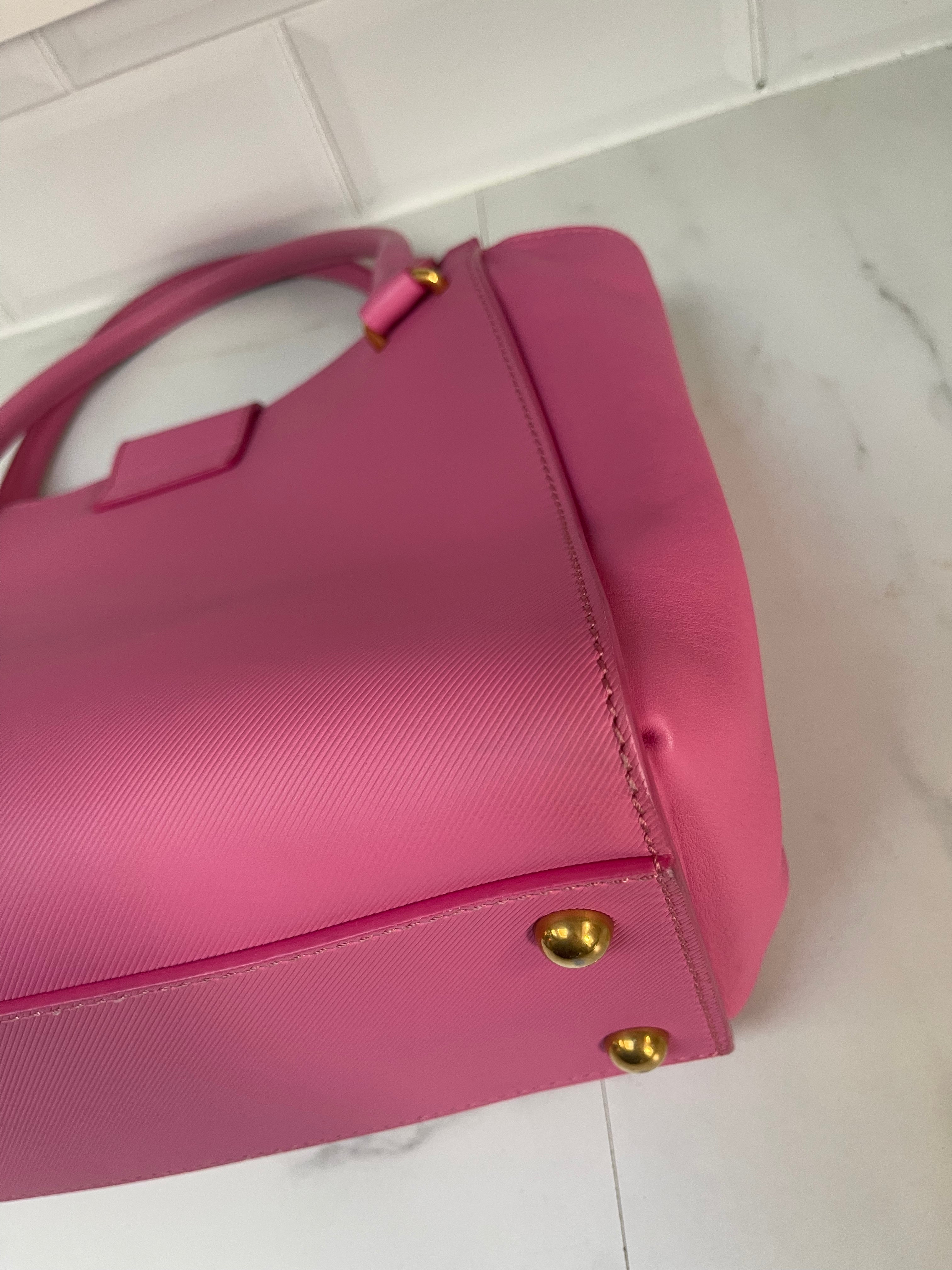 Burberry buckle discount medium tote pink