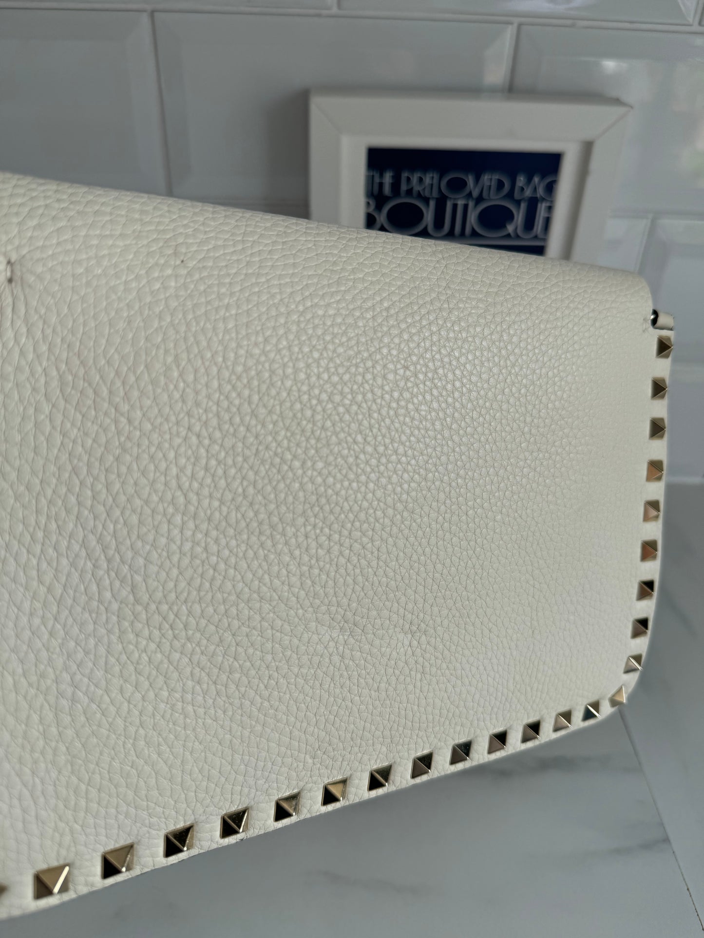 Valentino Garavani Small Rockstud Shoulder Bag - white