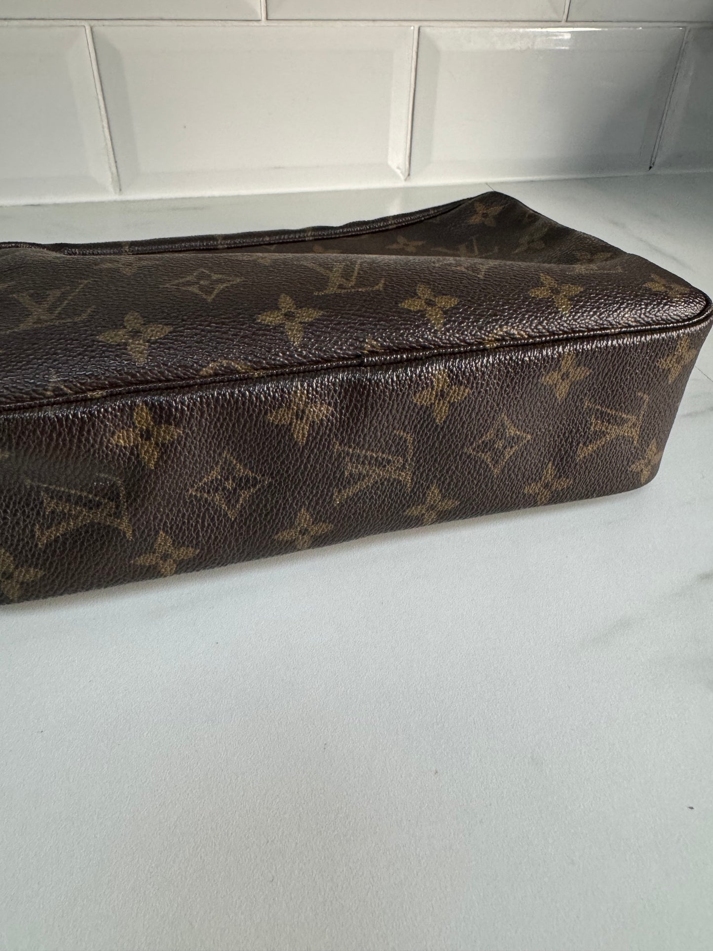 Louis Vuitton Trousse 23 - Monogram