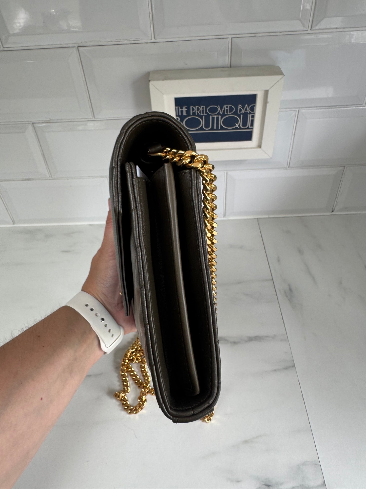 Saint Laurent ‘YSL’ Cassandre Chain Wallet - Light musk