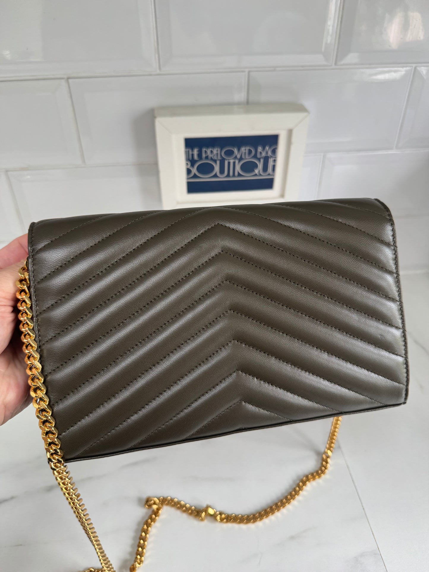 Saint Laurent ‘YSL’ Cassandre Chain Wallet - Light musk