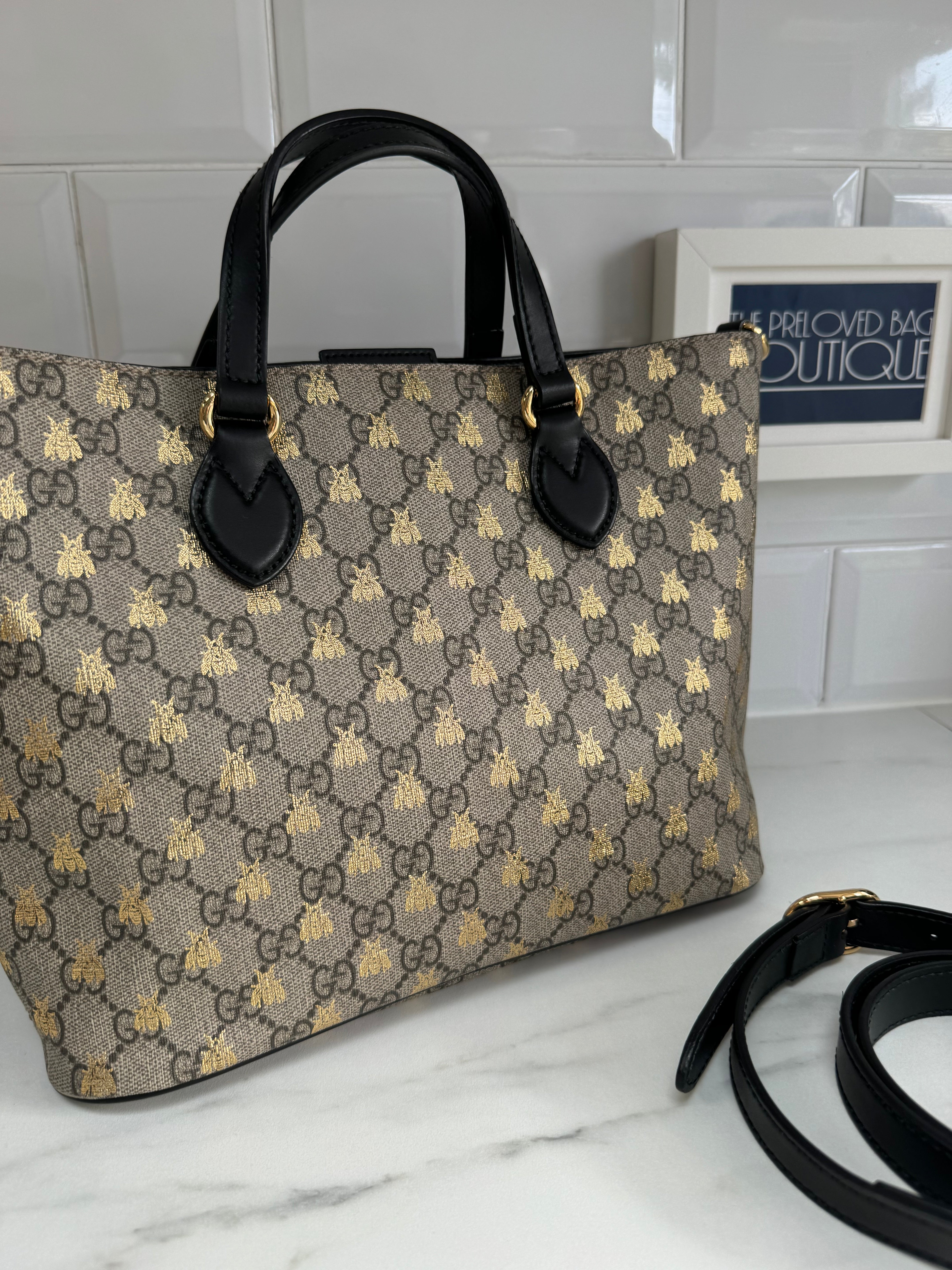 Gucci gg supreme bee tote best sale