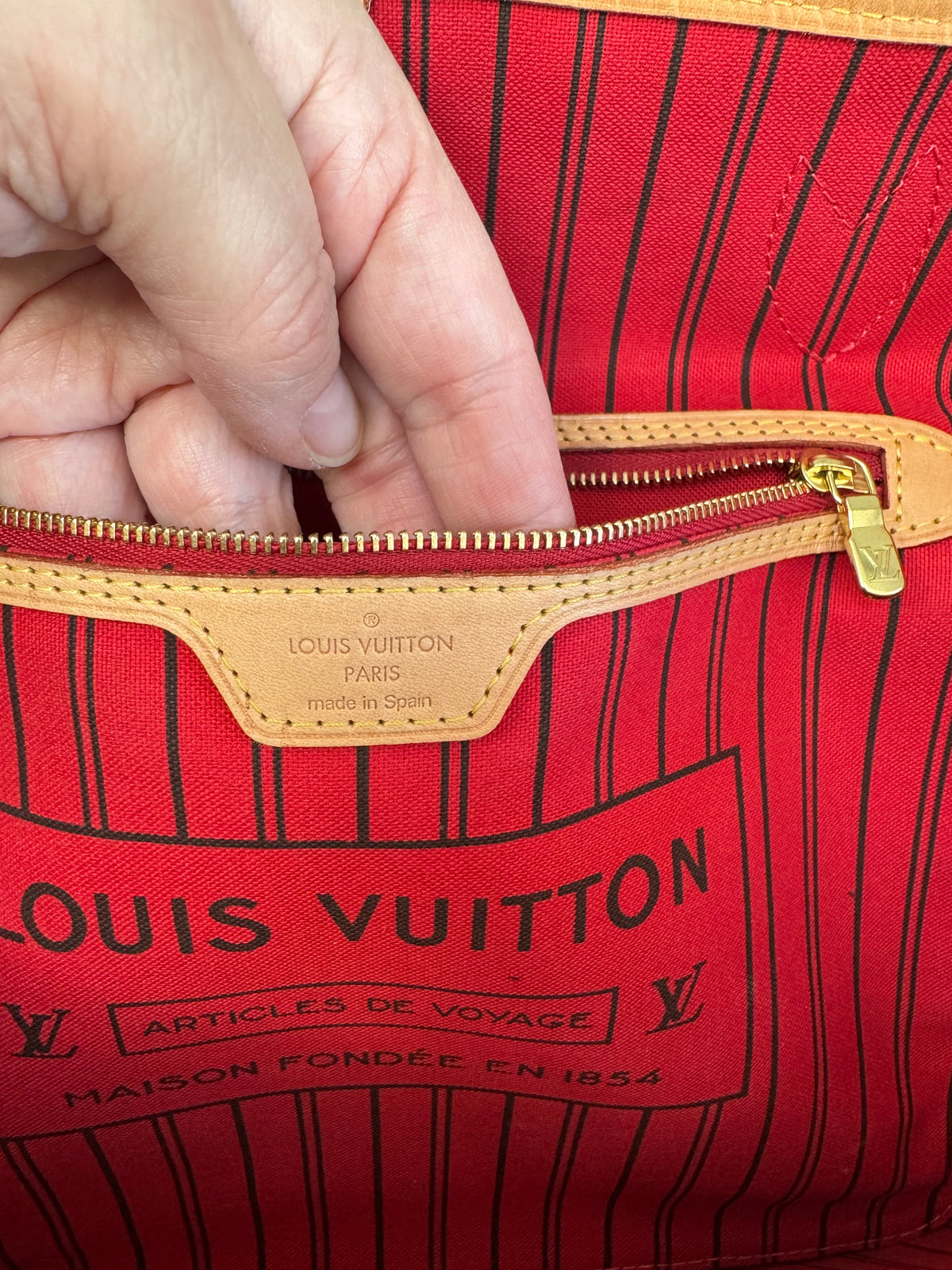 Louis Vuitton MM Neverfull & Pouch- Monogram Cerises