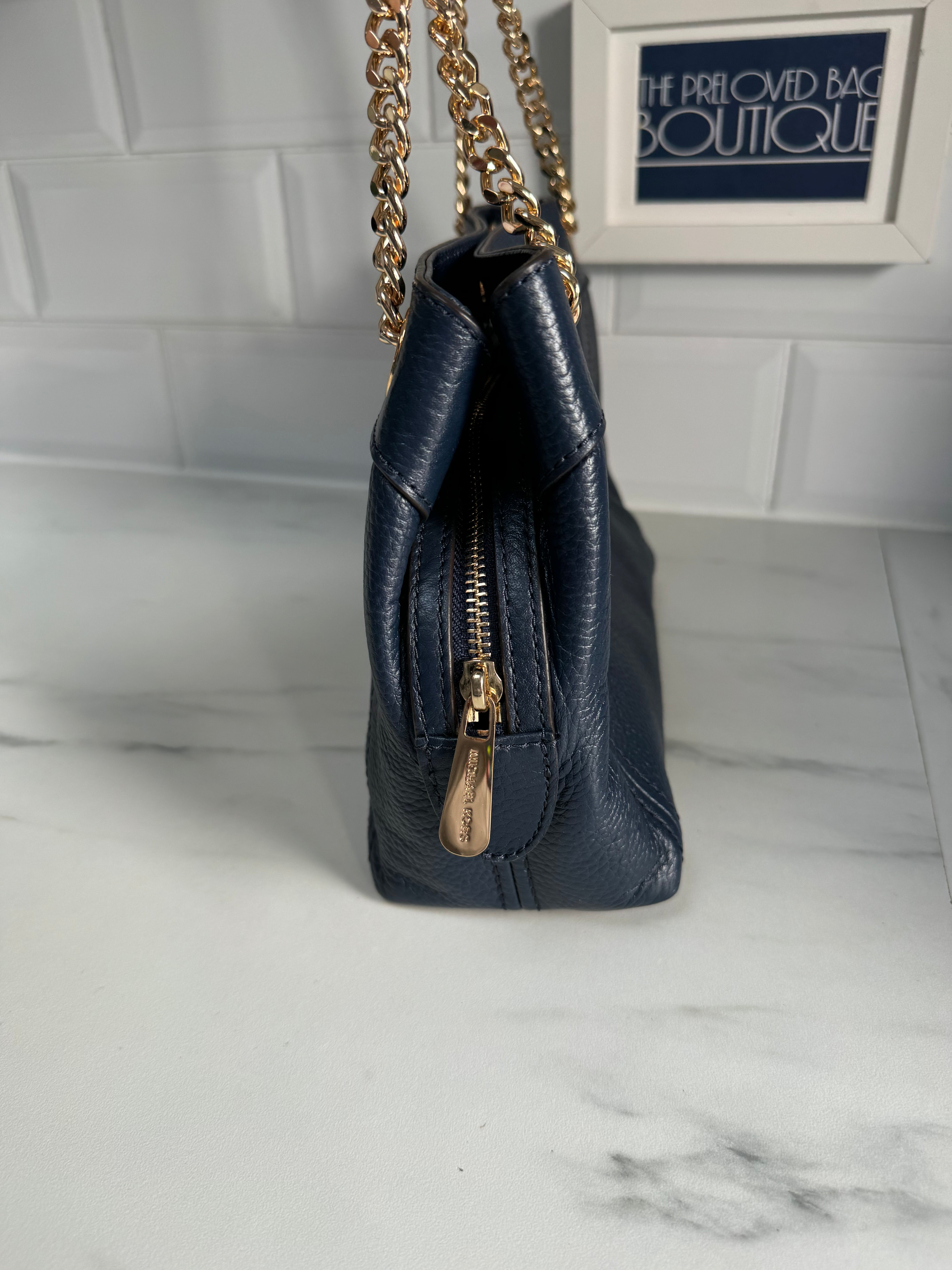 Michael kors shoulder bag with gold chain best sale