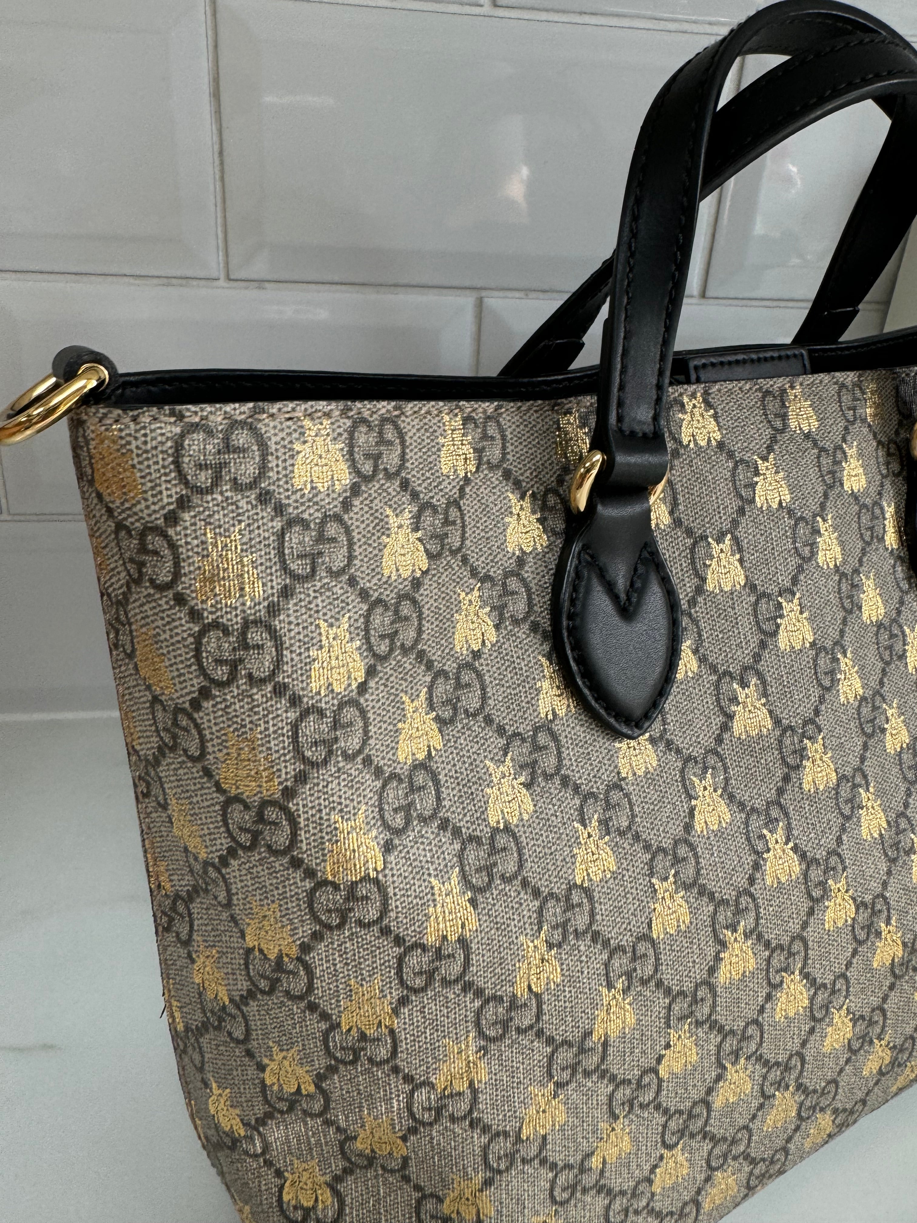 Gucci gg supreme bees tote hotsell