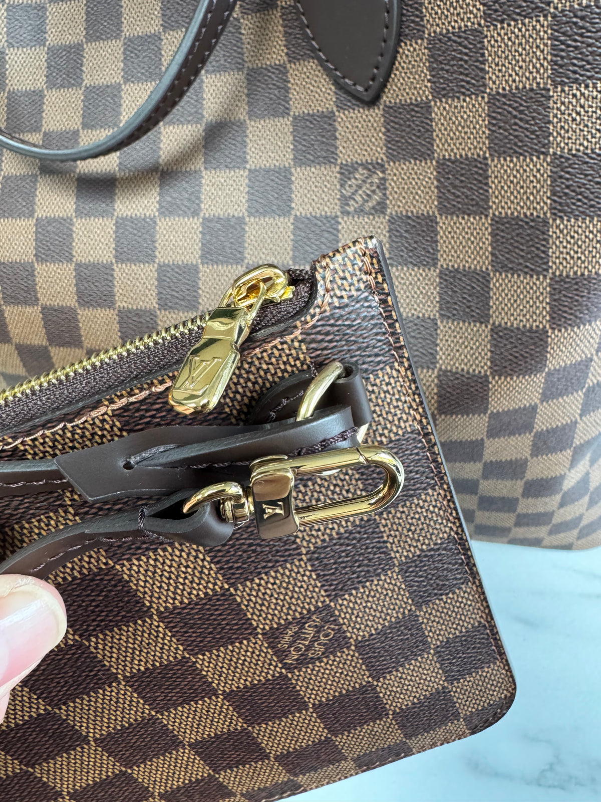 Louis Vuitton GM Neverfull Bag and Pouch - Brown Damier Ebene