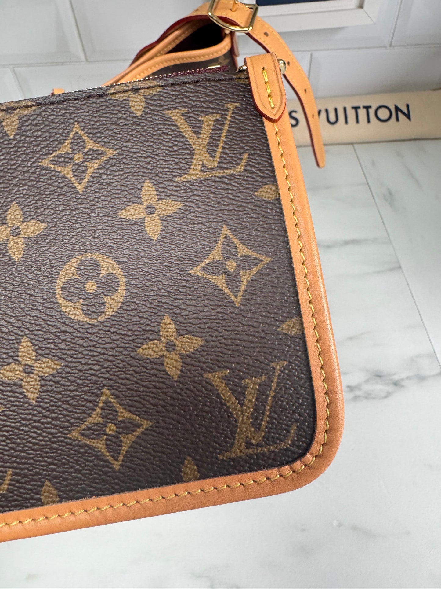 Louis Vuitton Carryall PM Monogram - Brown