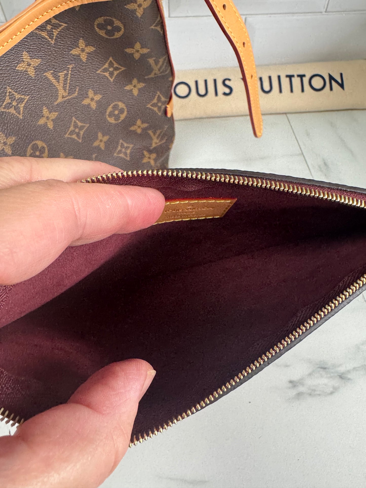 Louis Vuitton Carryall PM Monogram - Brown