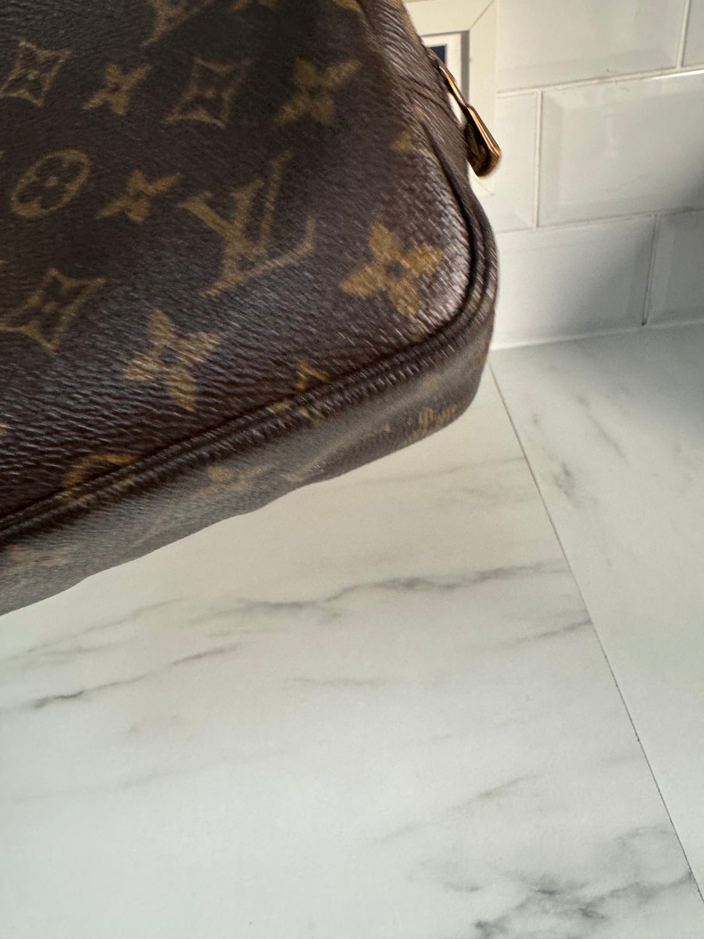 Louis Vuitton Trousse 23 - Monogram