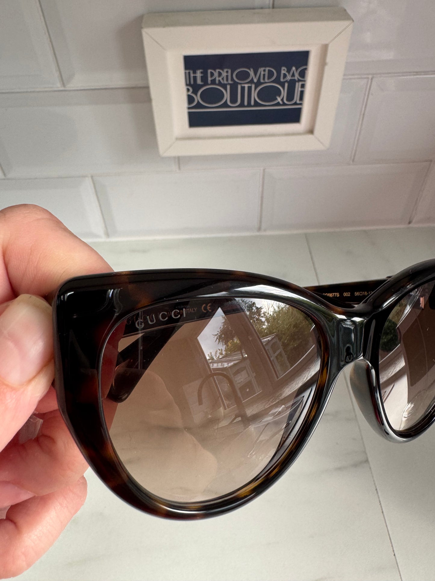 Gucci Interlocking G Sunglasses - Tortoiseshell Brown with a green case