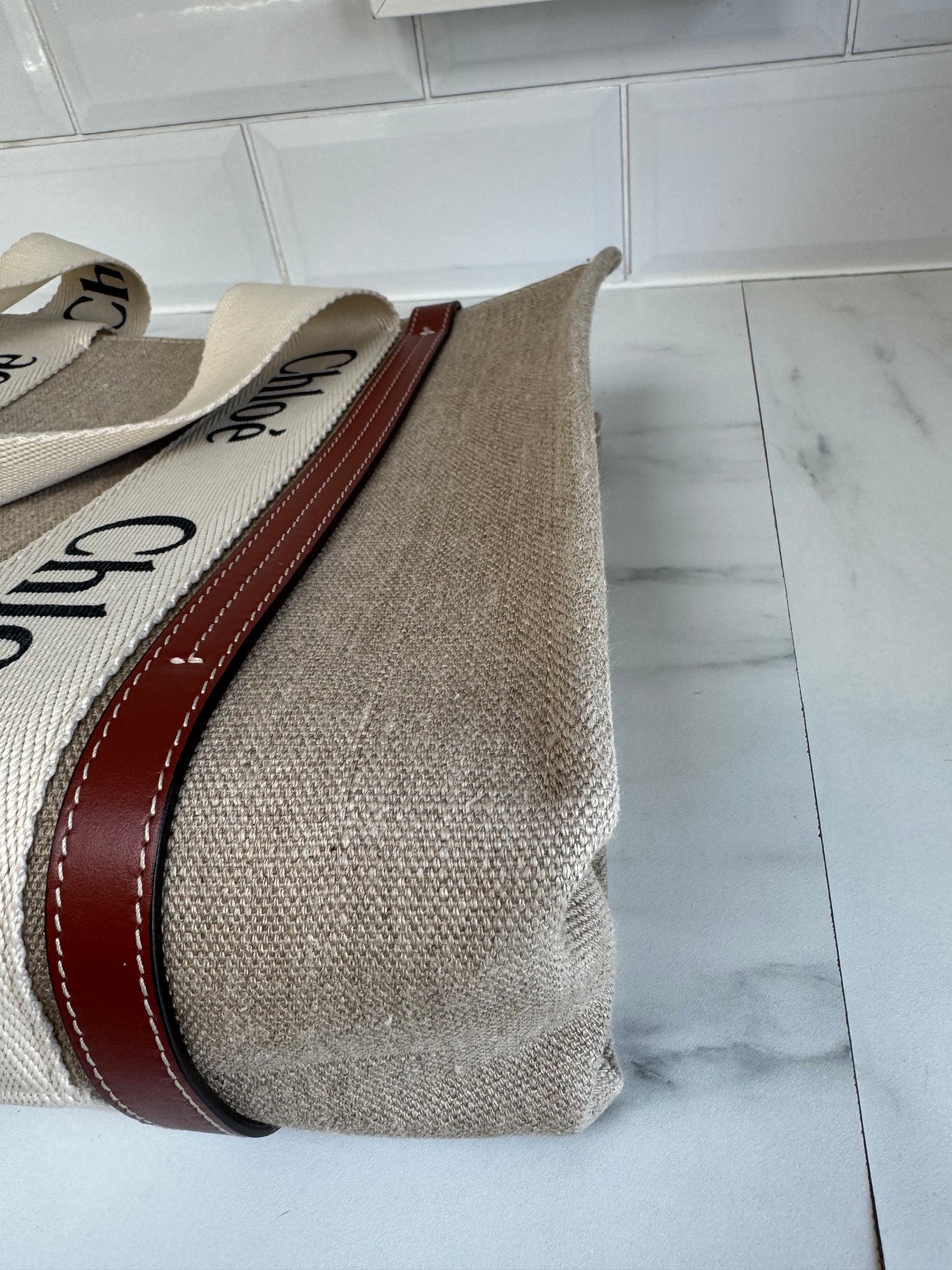 Chloé Medium Woody Tote - Beige, White & Tan