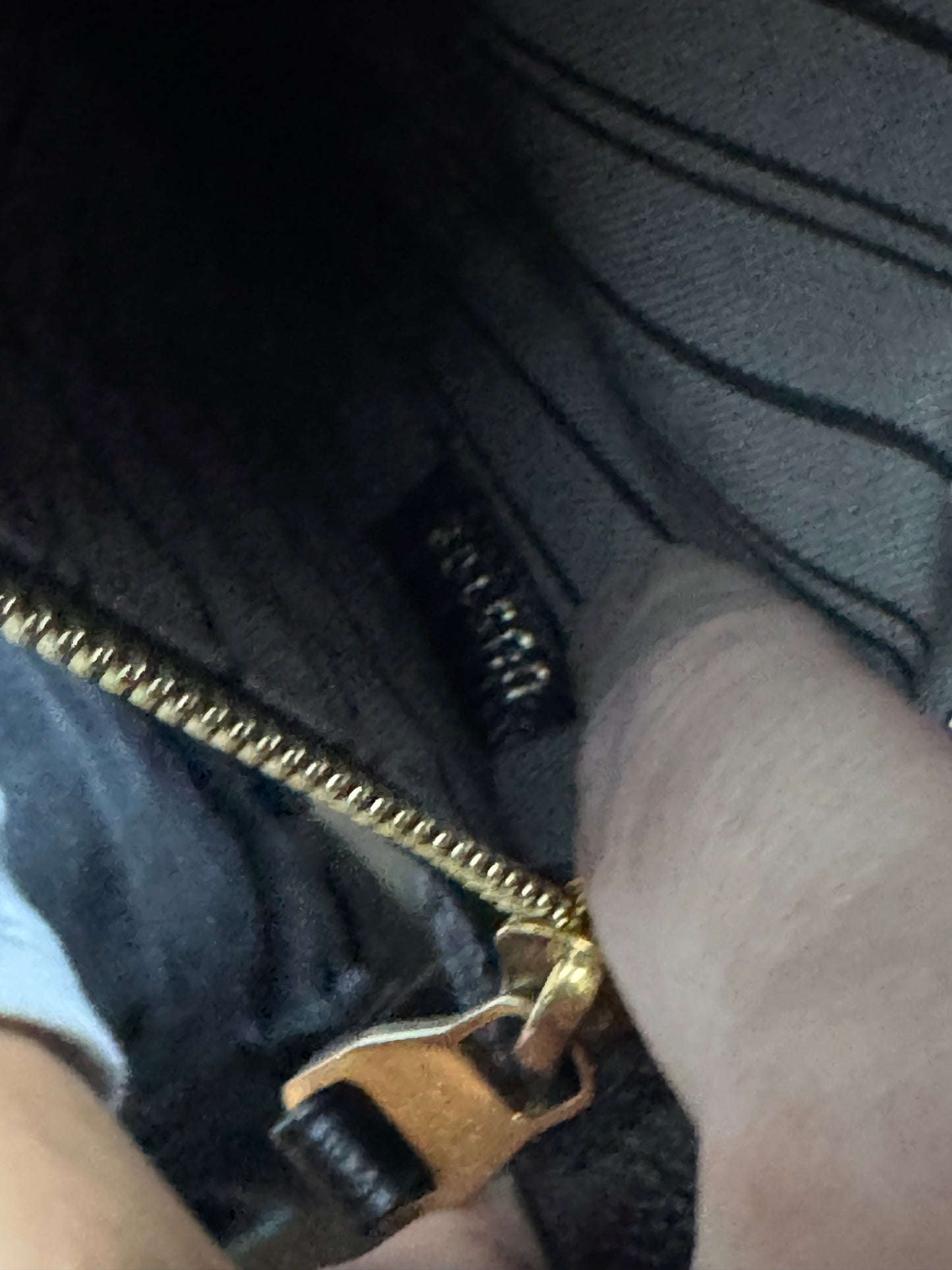 Louis Vuitton Pochette Metis Emperiente - Black