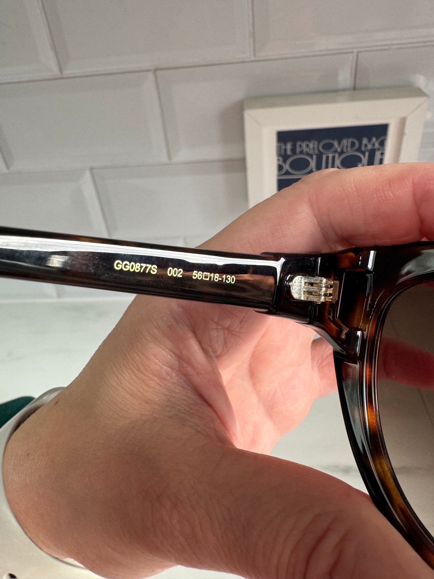 Gucci Interlocking G Sunglasses - Tortoiseshell Brown with a green case