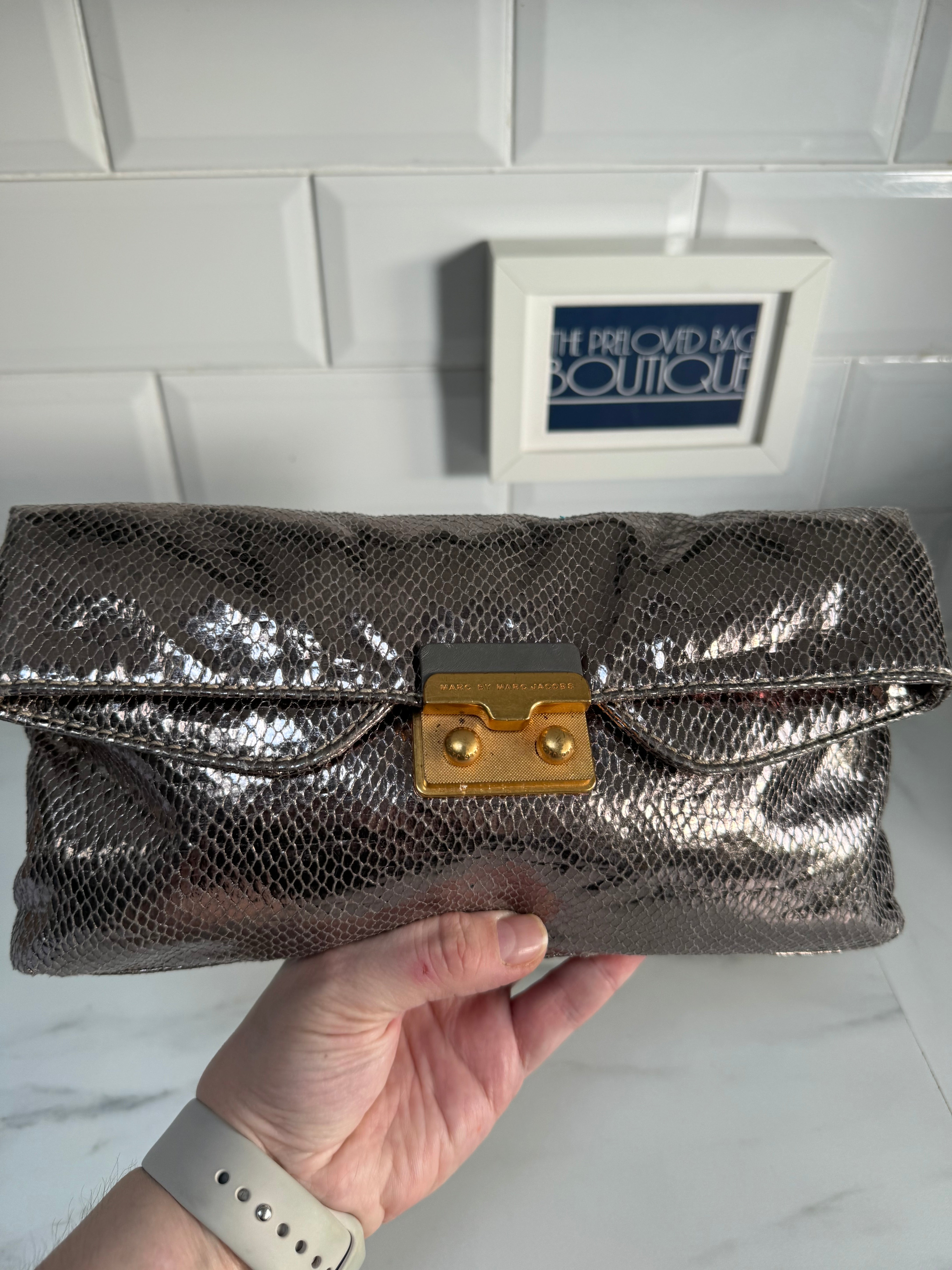 Marc Jacobs clutch factory