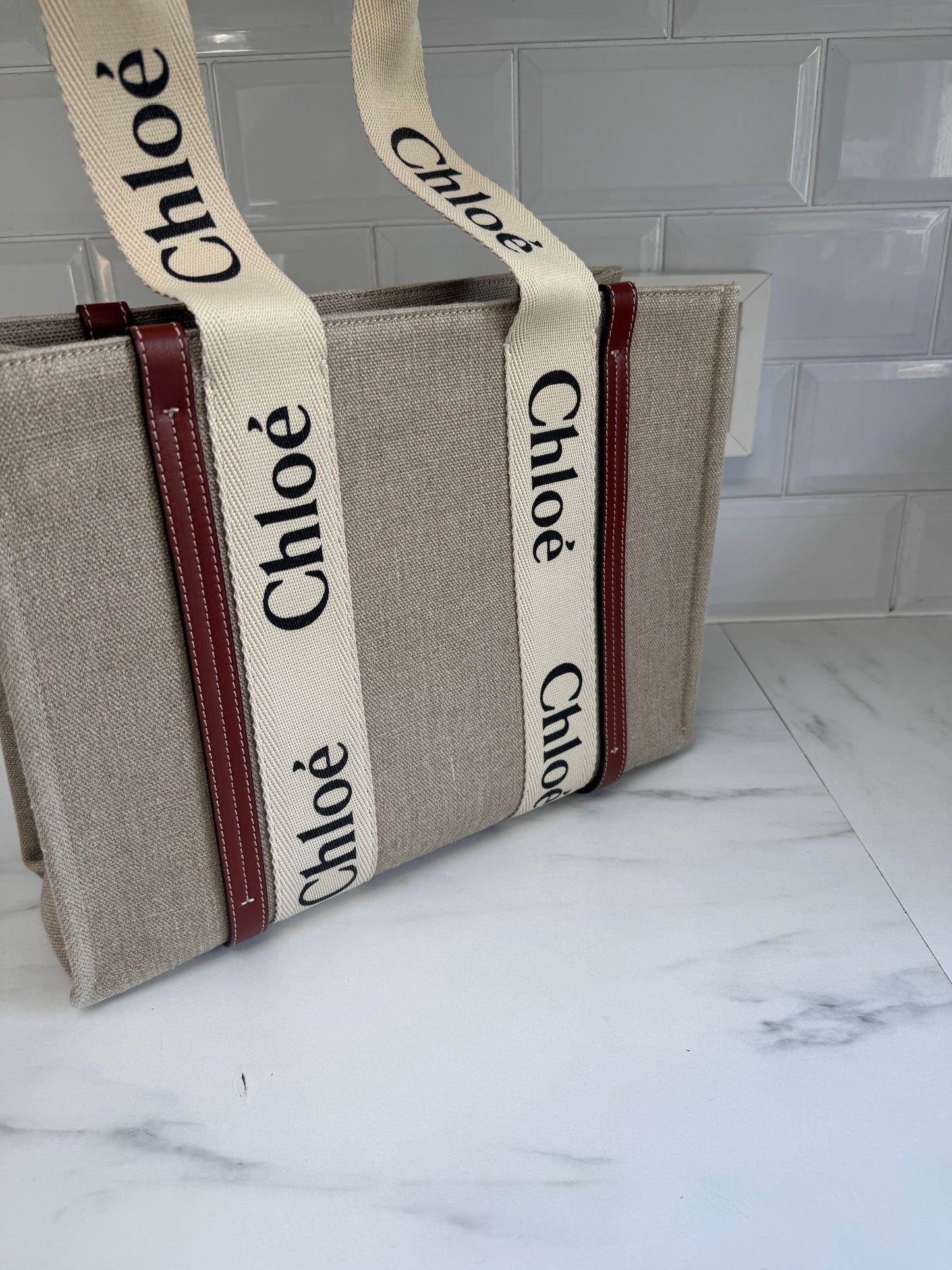 Chloé Medium Woody Tote - Beige, White & Tan