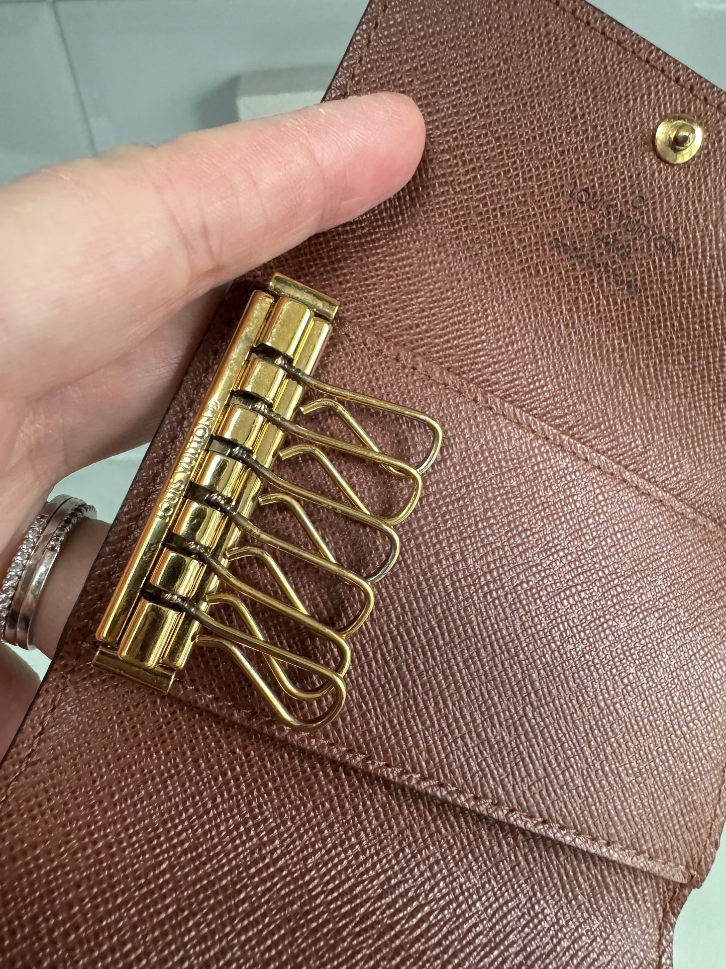 Louis Vuitton 6 Key Holder - Monogram (brown)