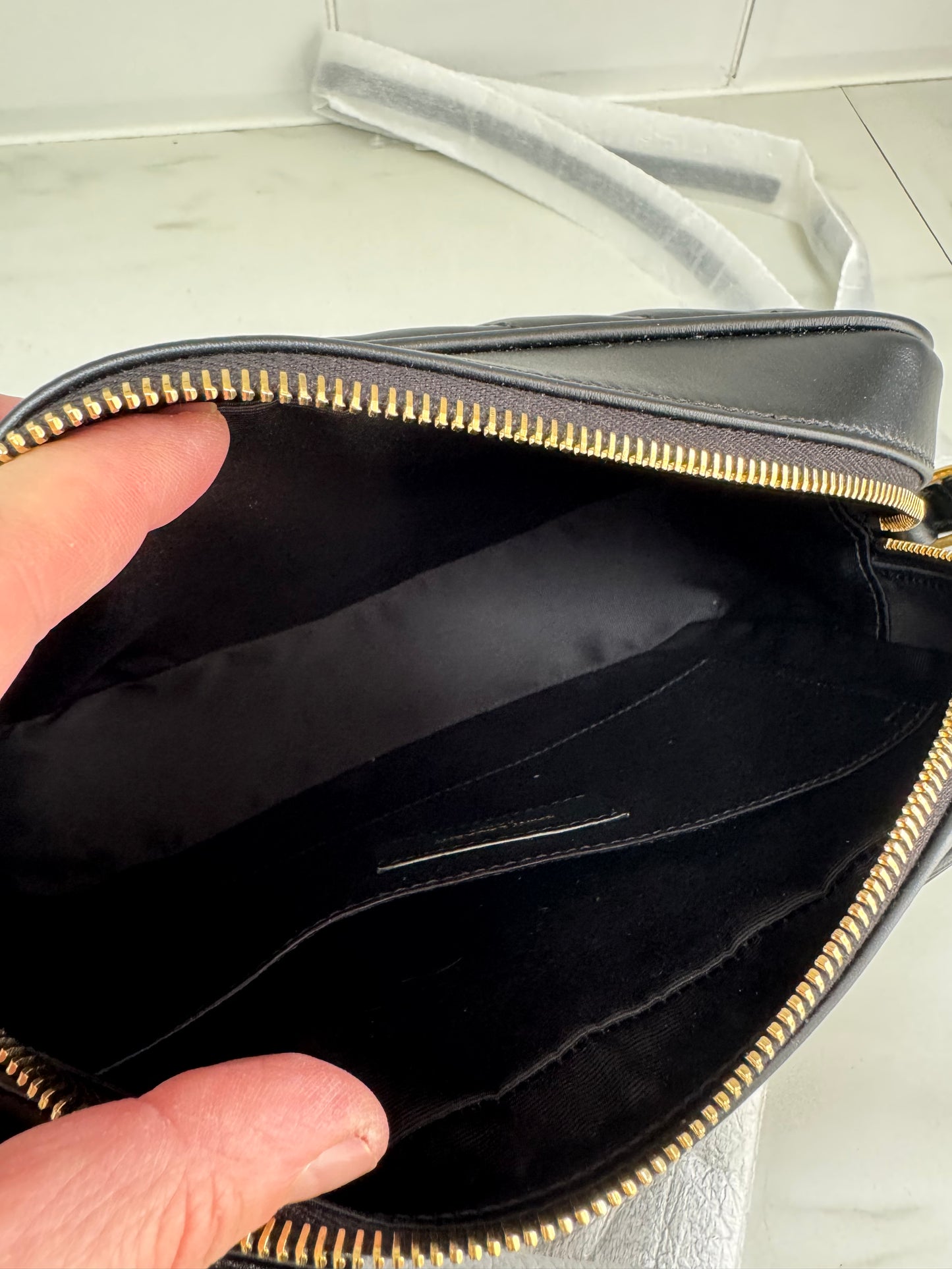 Saint Laurent Medium Lou Satchel - Black