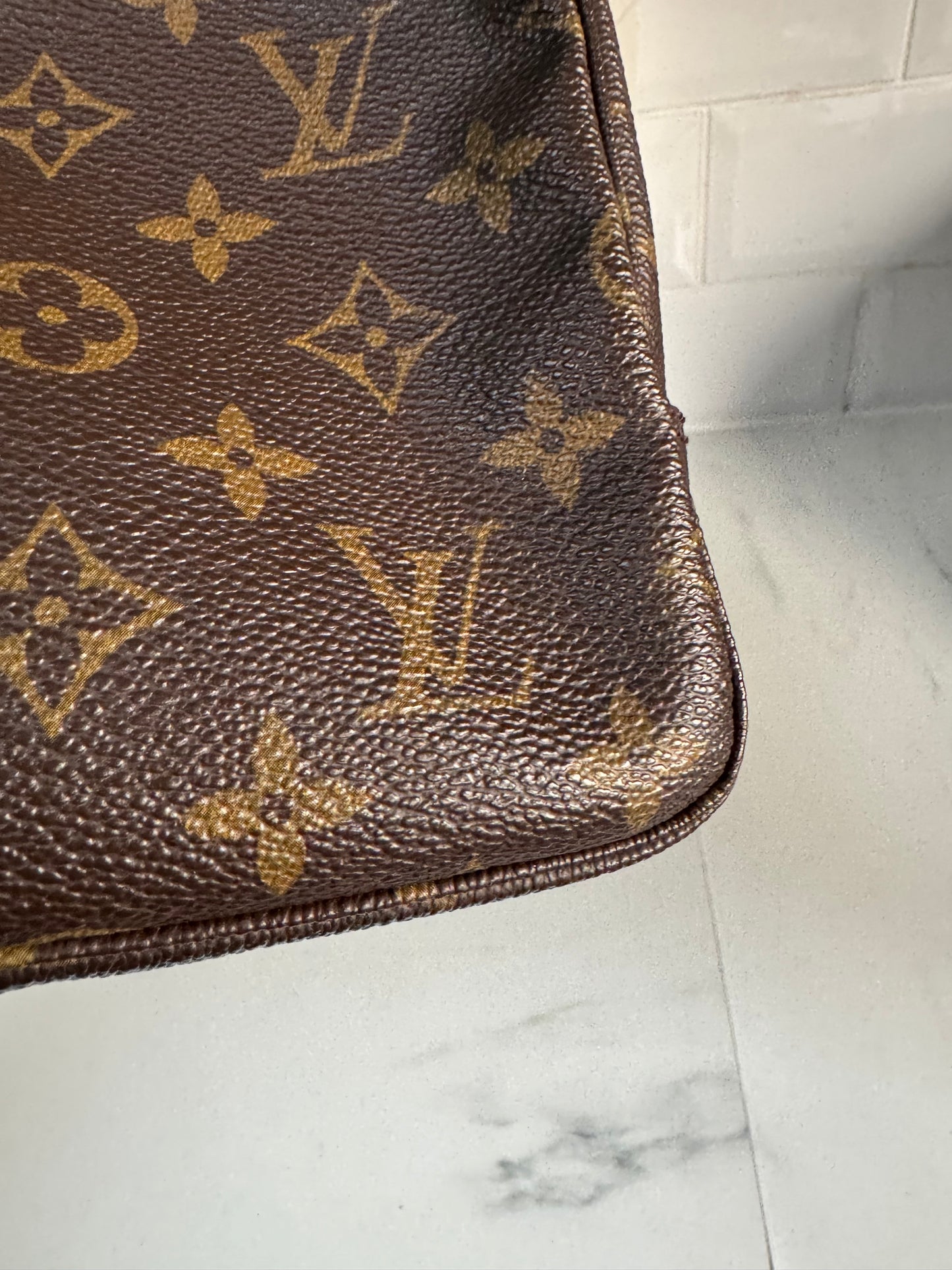 Louis Vuitton Trousse 23 - Monogram