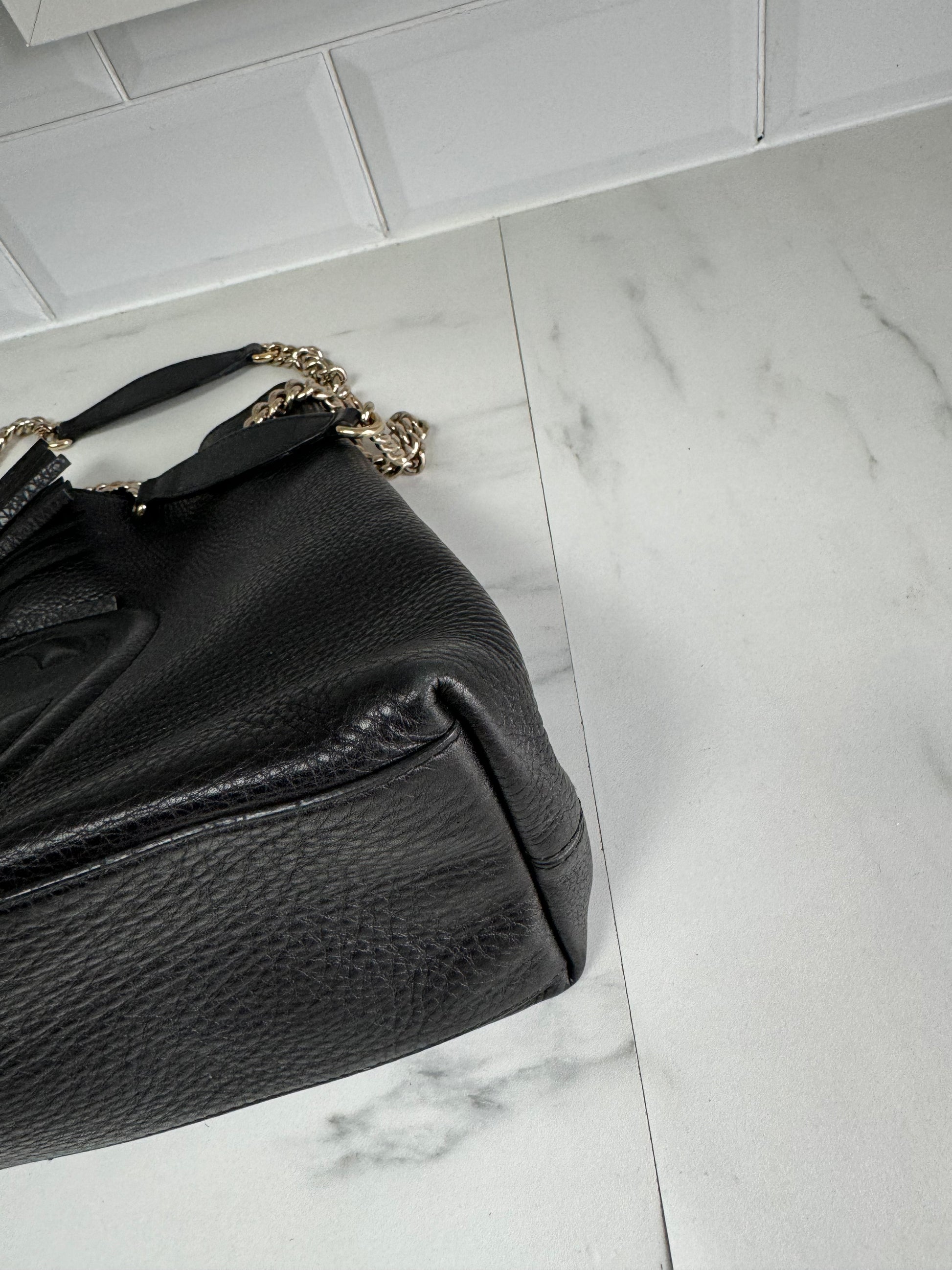 Gucci black bag hot sale with chain