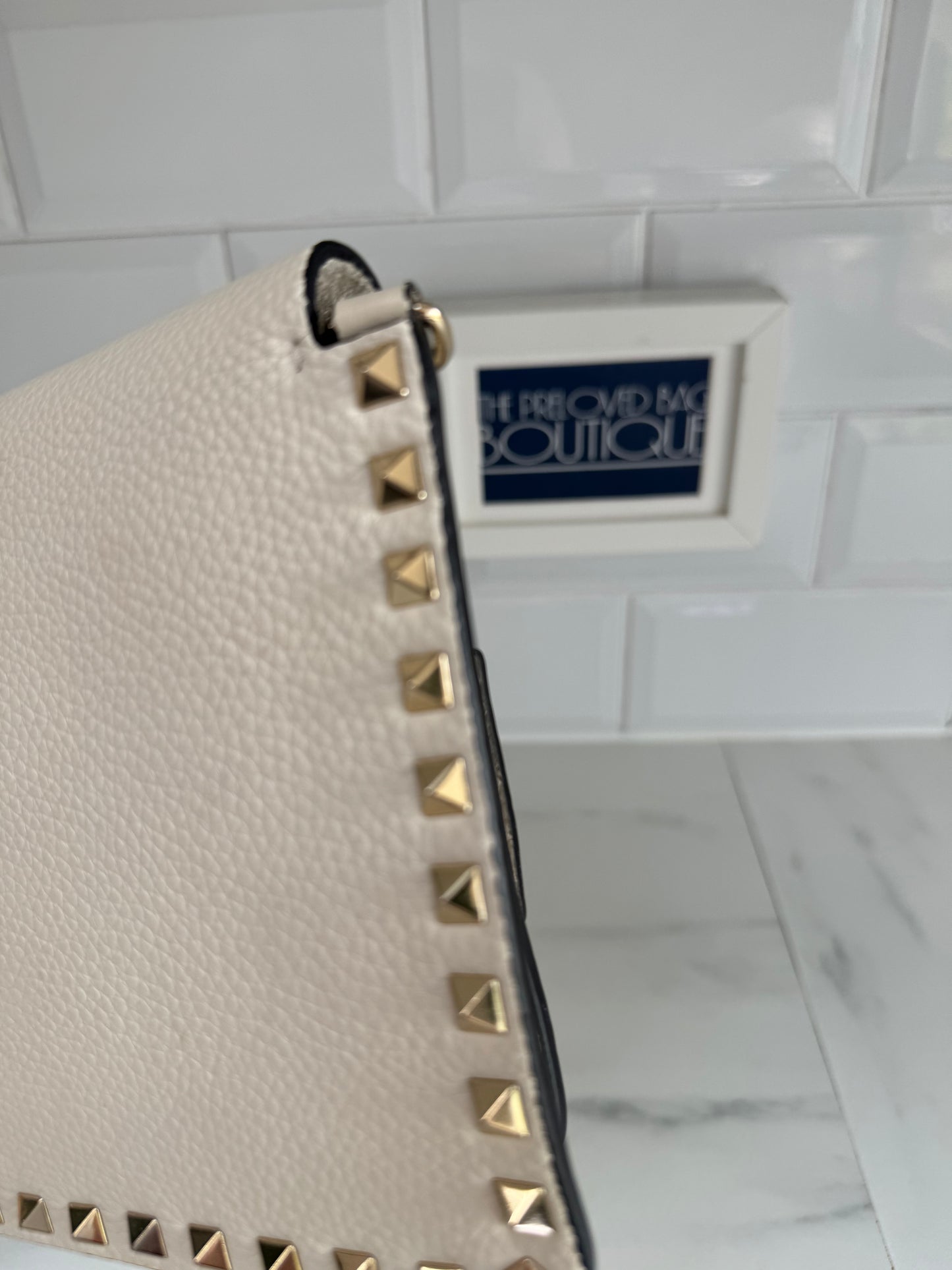 Valentino Garavani Small Rockstud Shoulder Bag - white