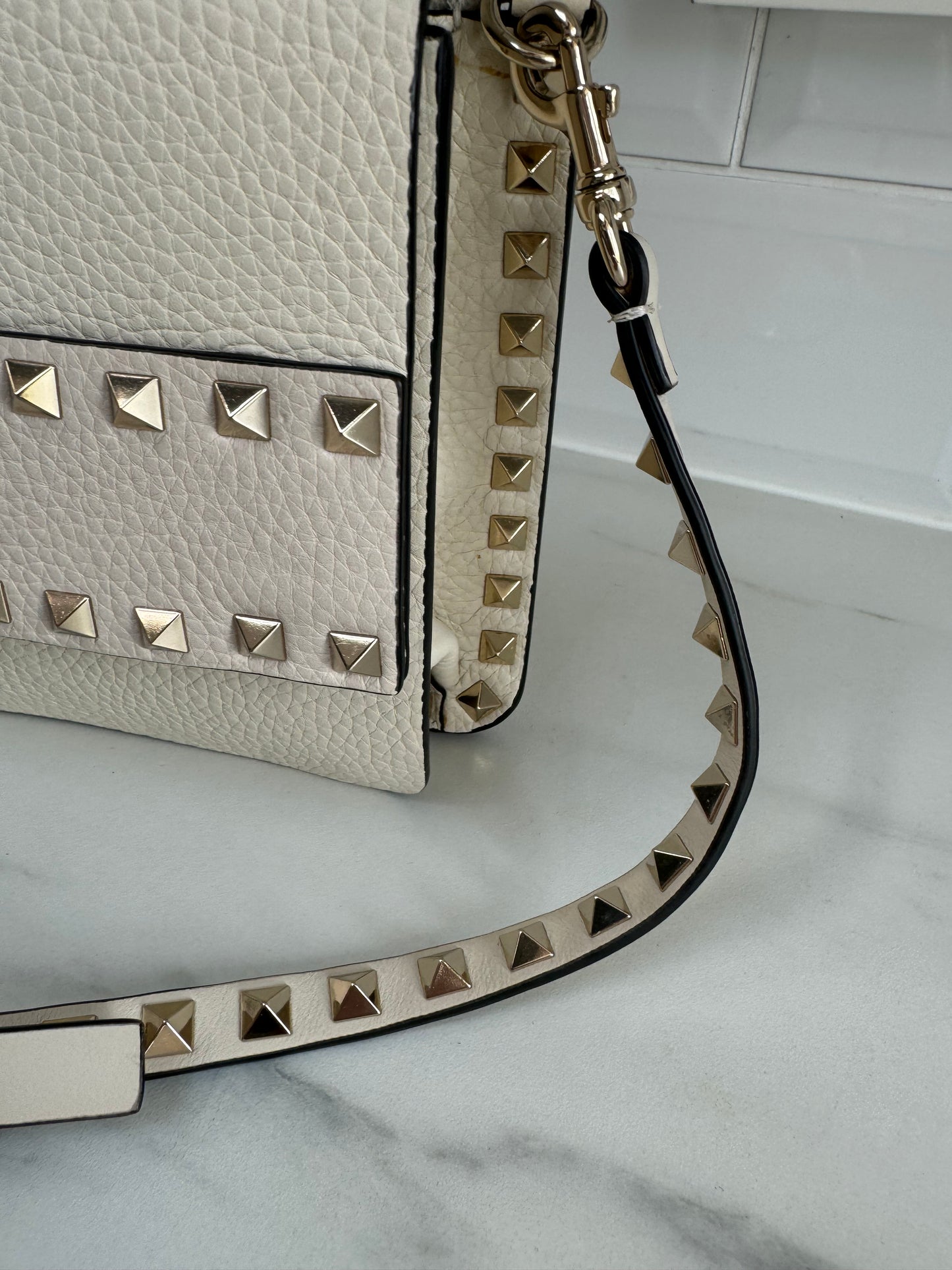 Valentino Garavani Small Rockstud Shoulder Bag - white