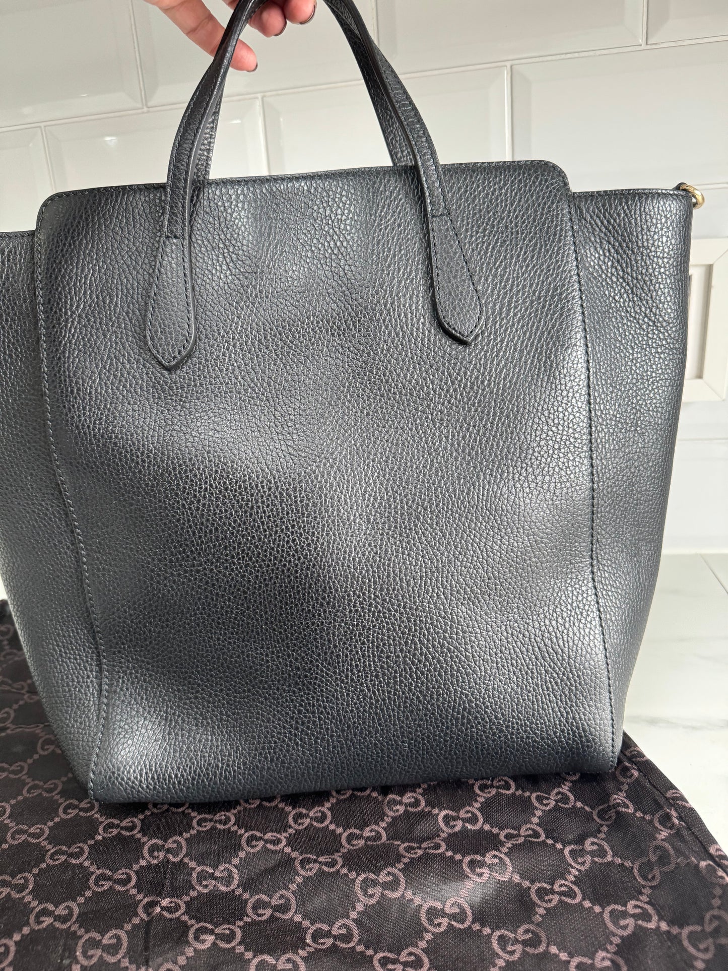 Gucci Swing Shopper Tote - Black