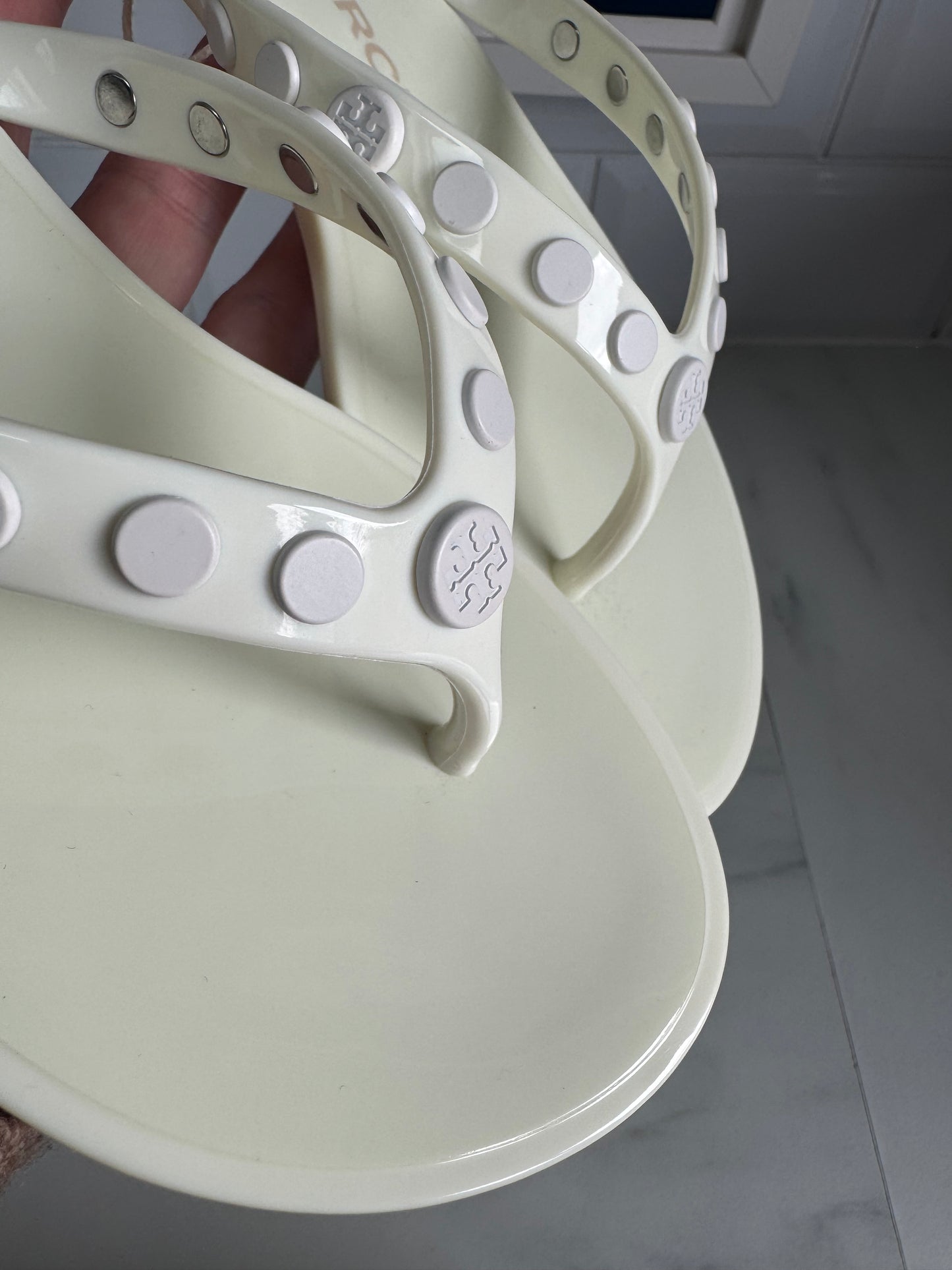 Tory Birch Flip Flops - White