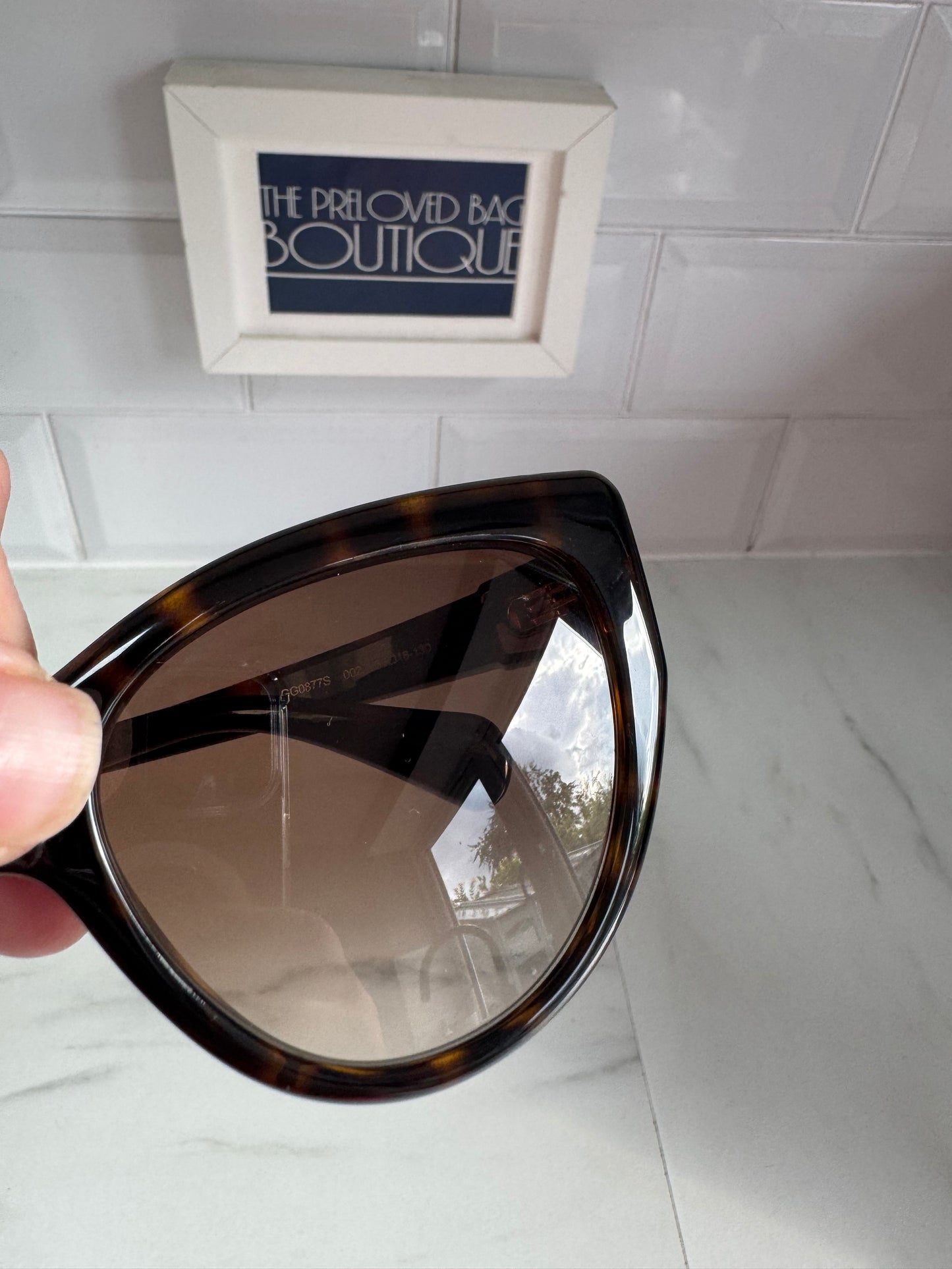 Gucci Interlocking G Sunglasses - Tortoiseshell Brown with a green case