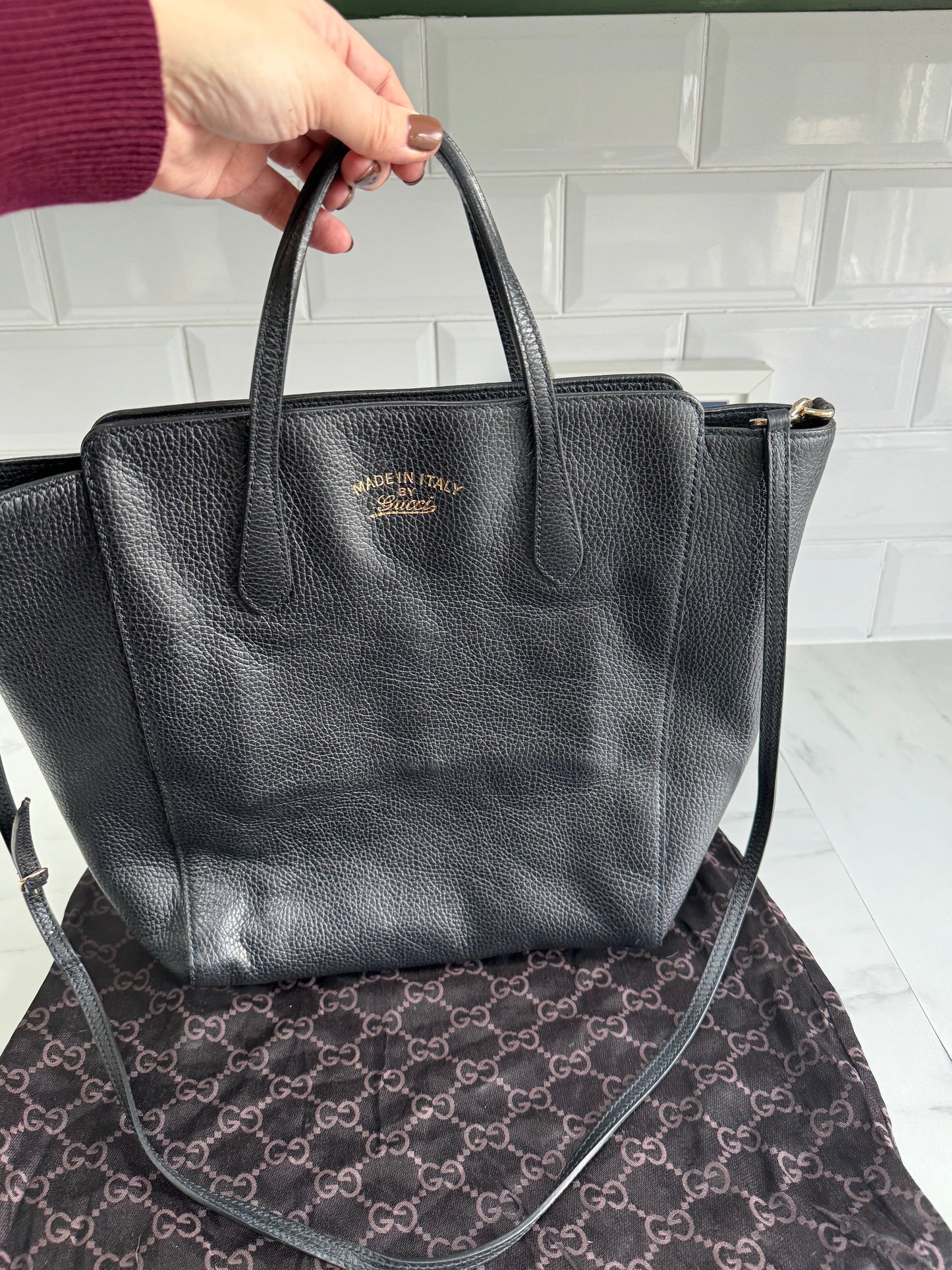 Gucci Swing Shopper Tote - Black