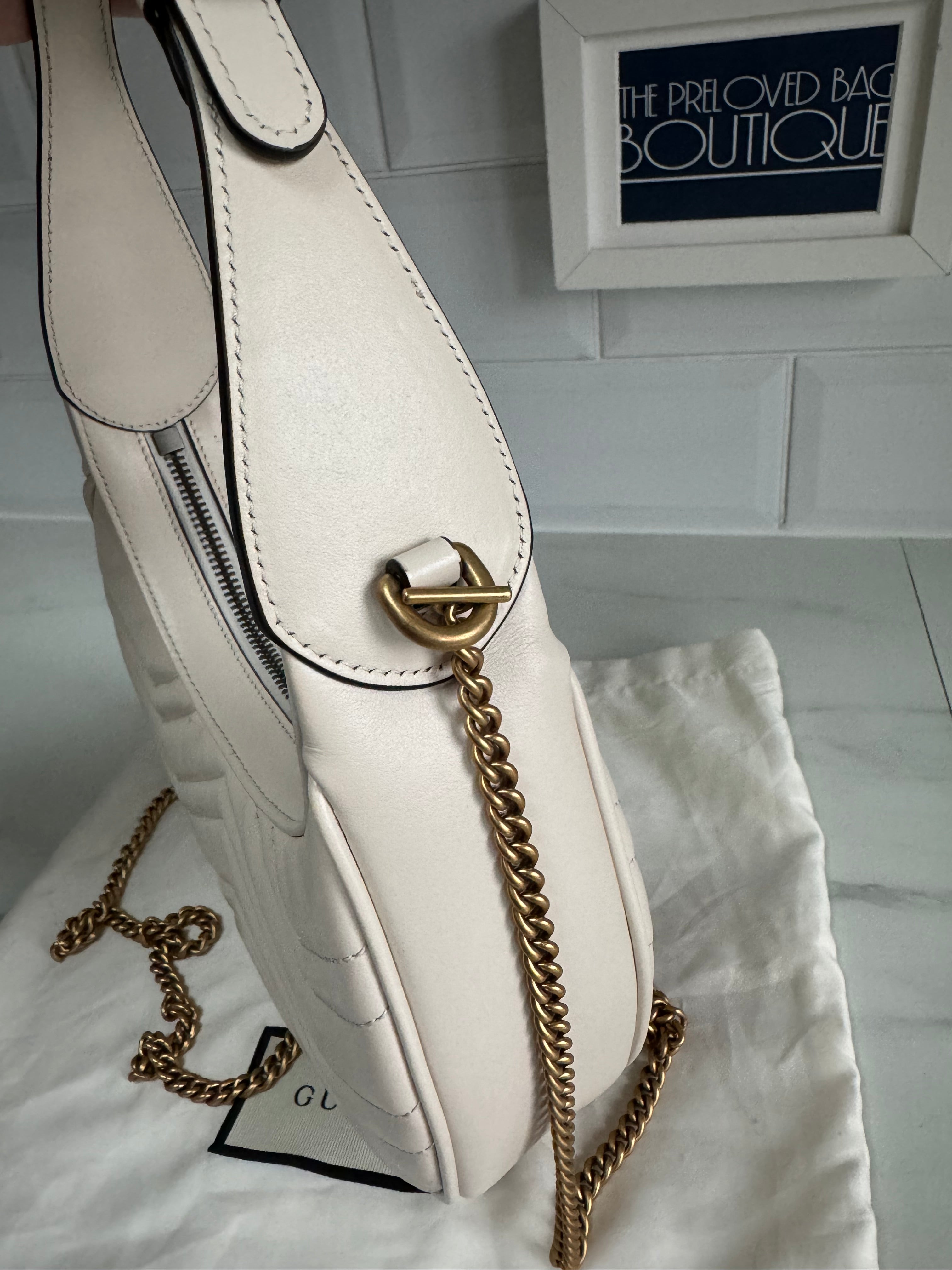 White gucci purse with gold online chain