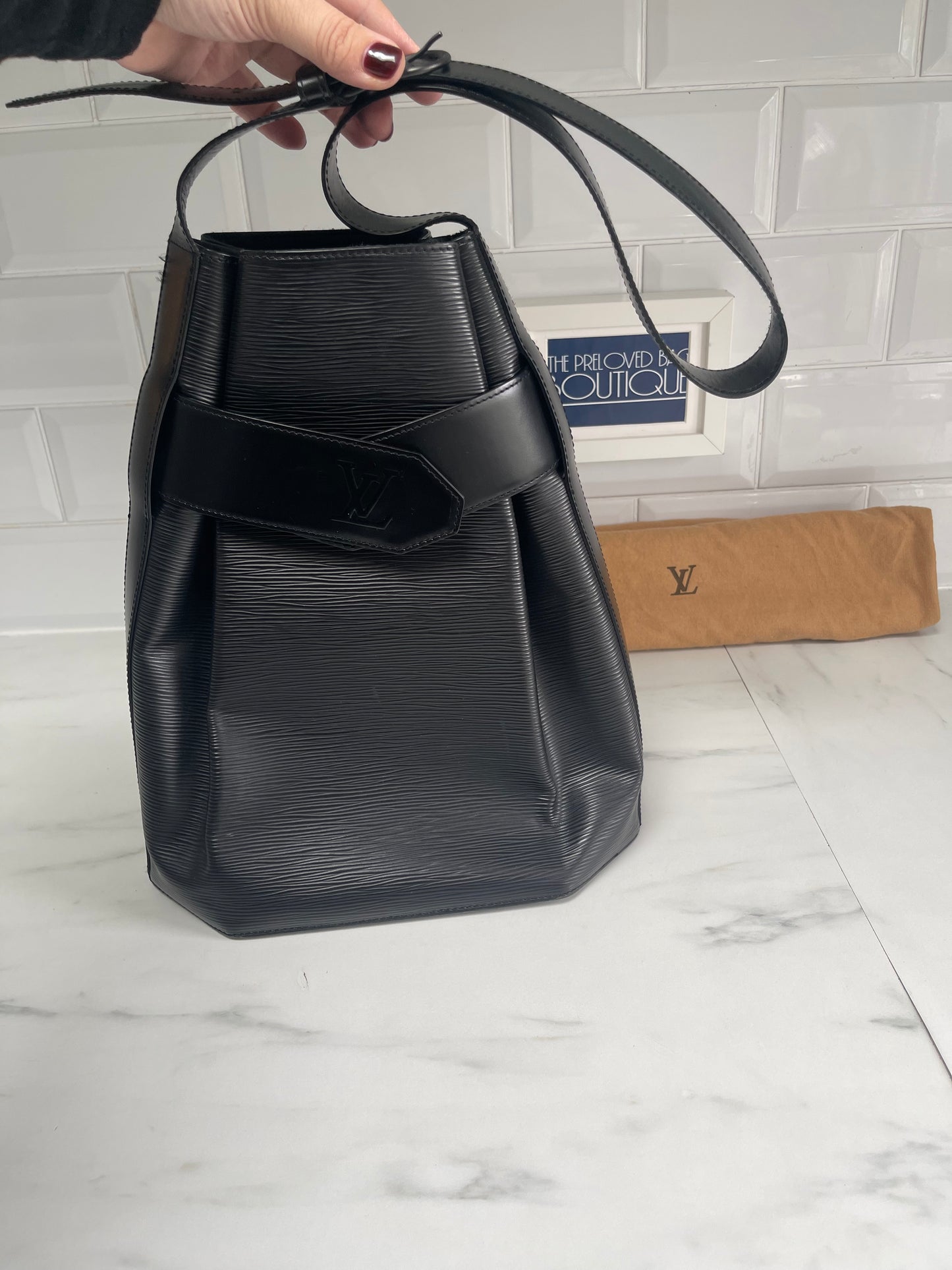 Louis Vuitton Sac D’epaul - Black Epi Leather