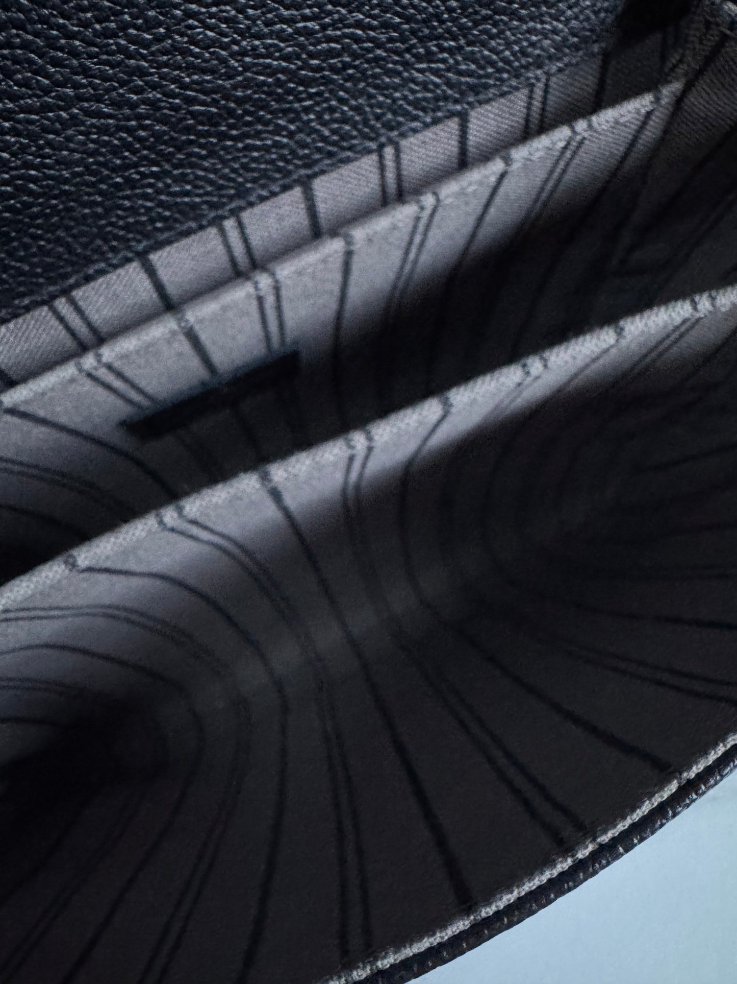 Louis Vuitton Pochette Metis Emperiente - Black