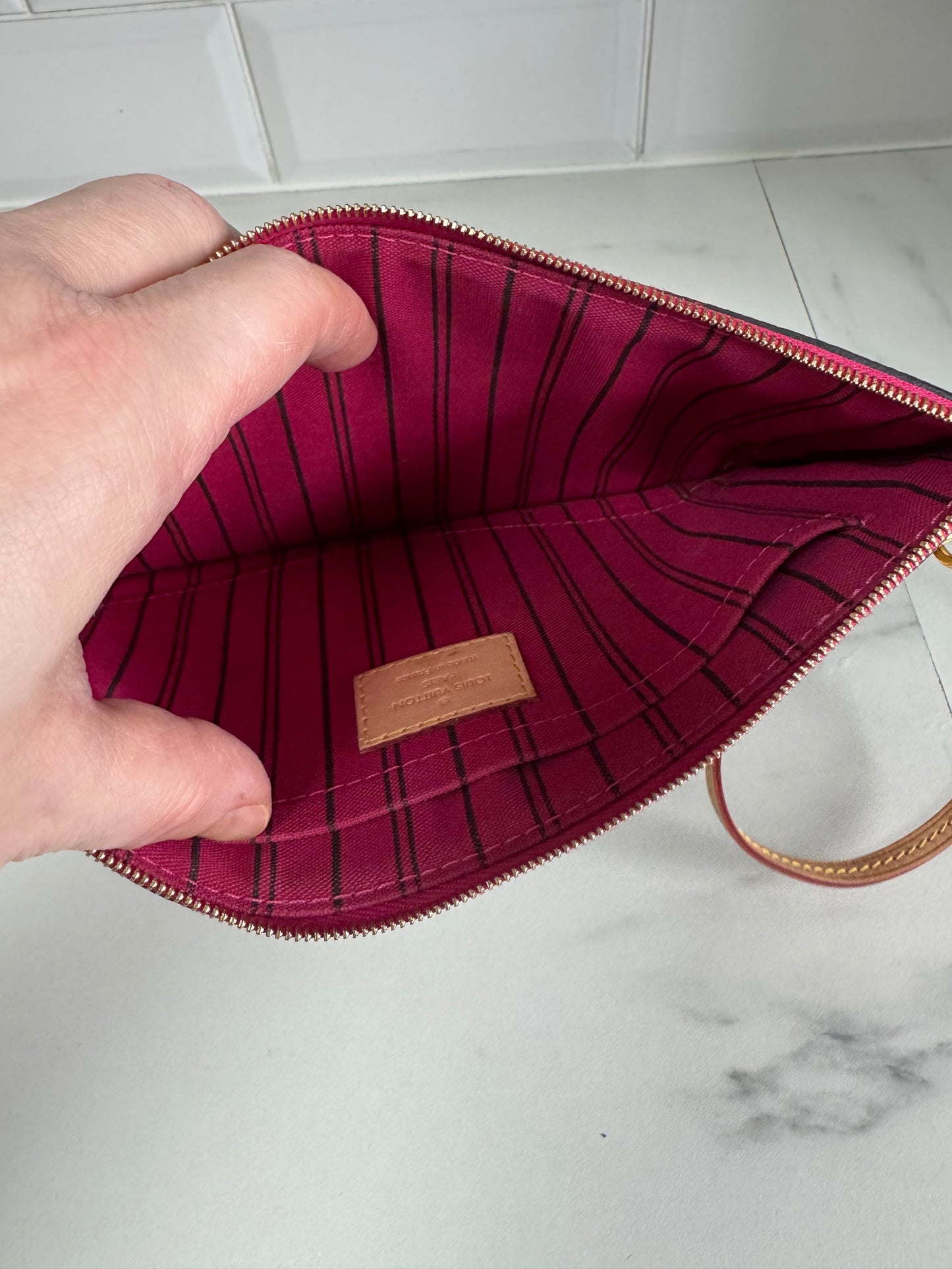Louis Vuitton Neverfull Pouch - Monogram Piovine