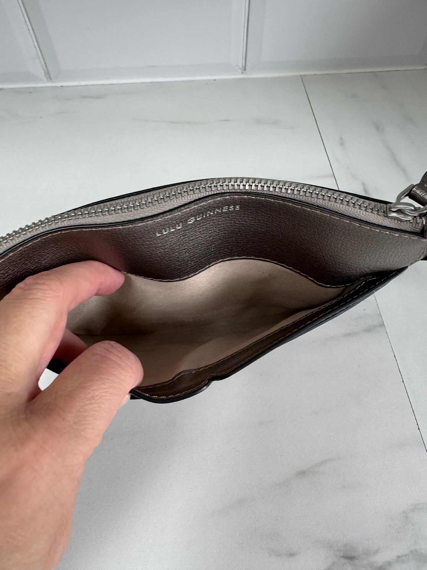 Lulu Guinness Lip Pin Cole Pochette - Pewter
