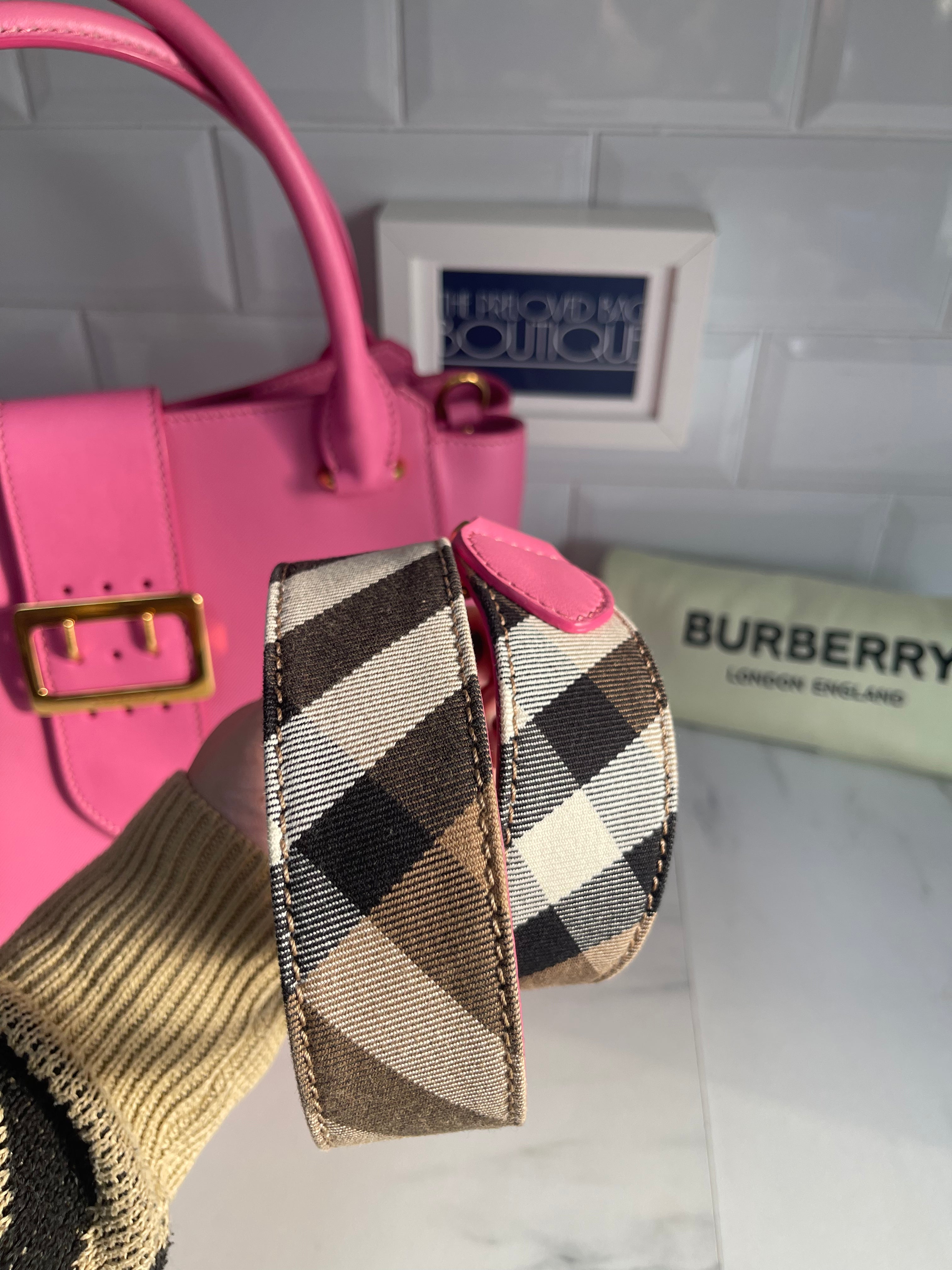 Burberry buckle medium tote outlet pink