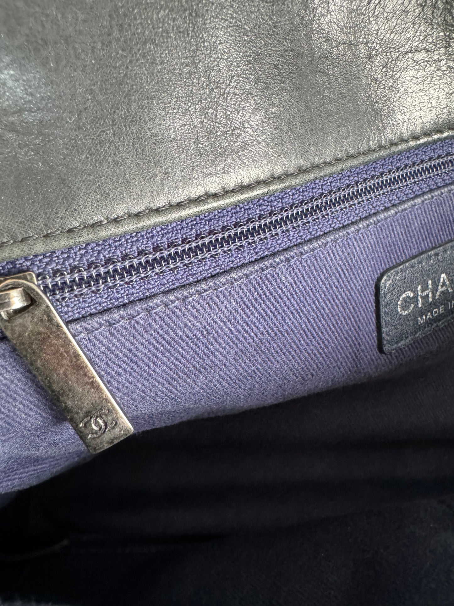 Chanel Iridescent Cc Bubble Flap Shoulder Bag - Black