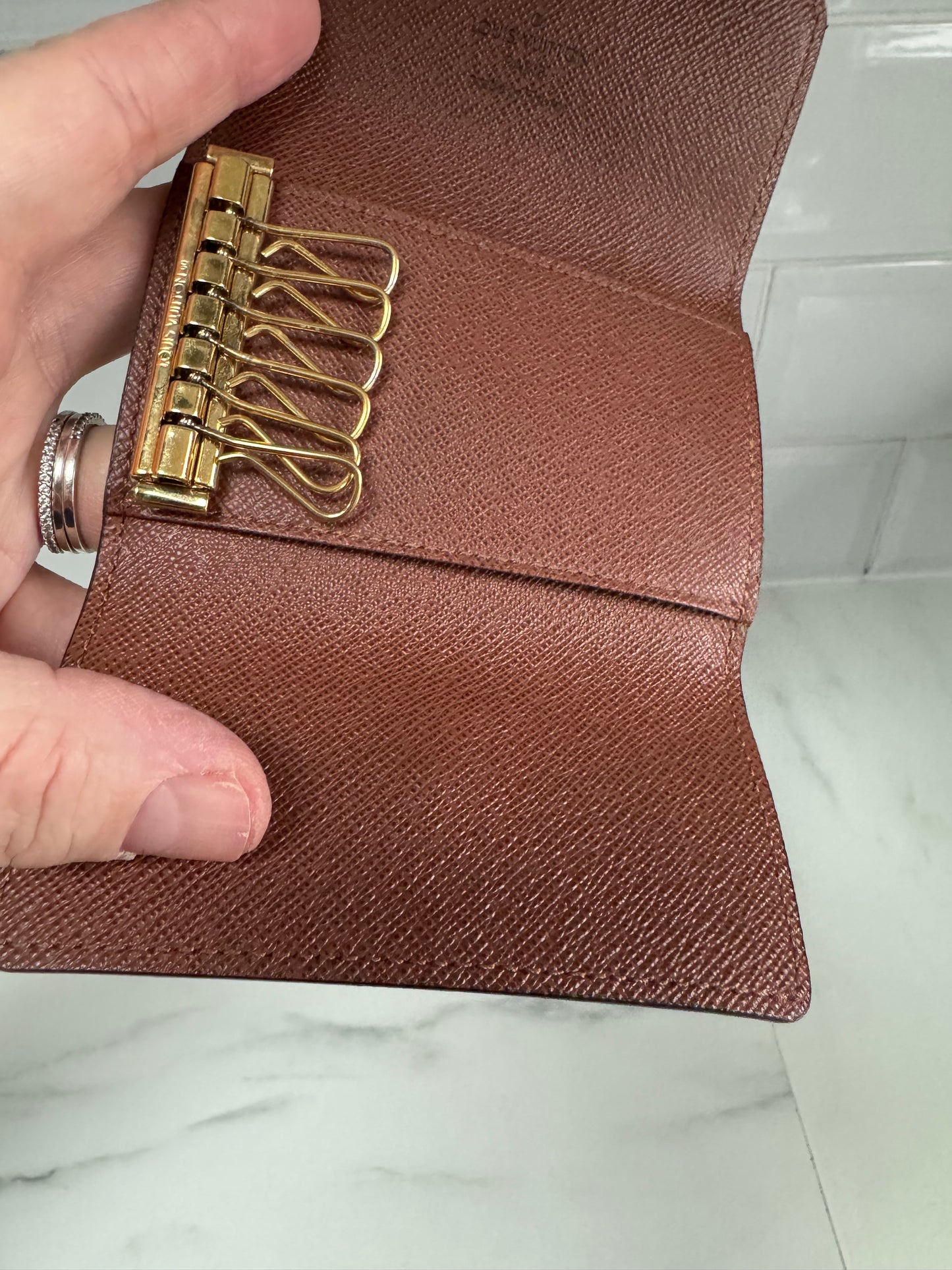 Louis Vuitton 6 Key Holder - Monogram (brown)