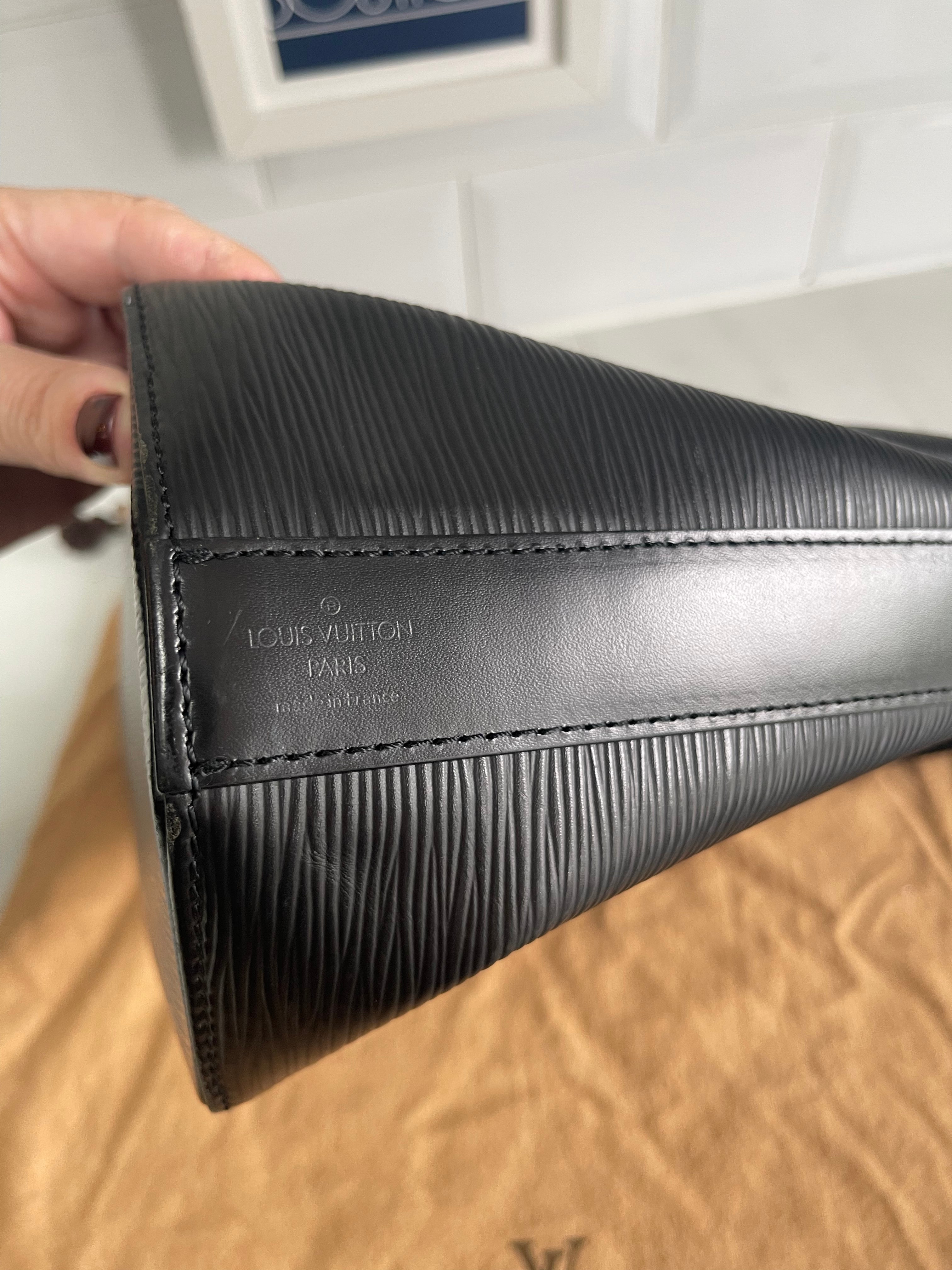 Louis vuitton best sale epi leather purse