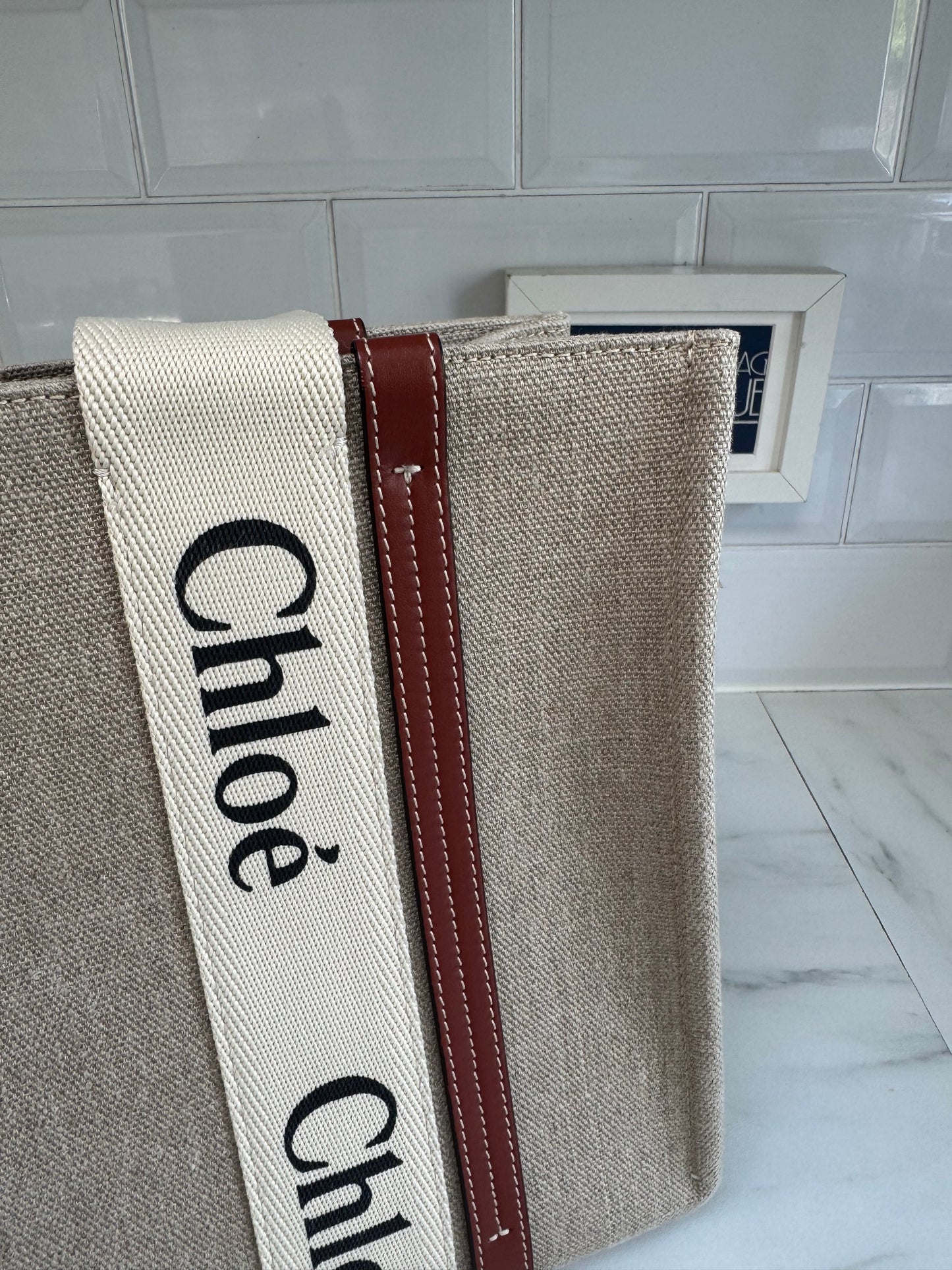 Chloé Medium Woody Tote - Beige, White & Tan