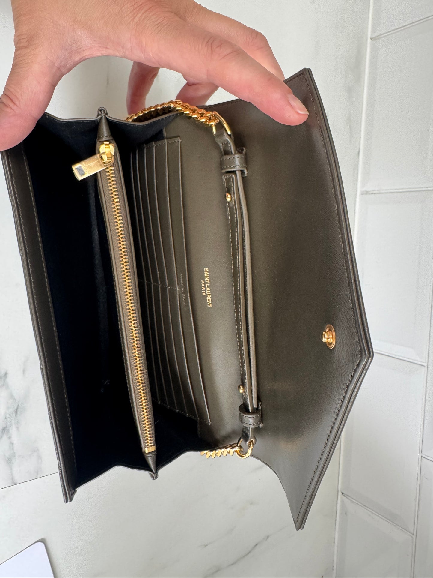 Saint Laurent ‘YSL’ Cassandre Chain Wallet - Light musk