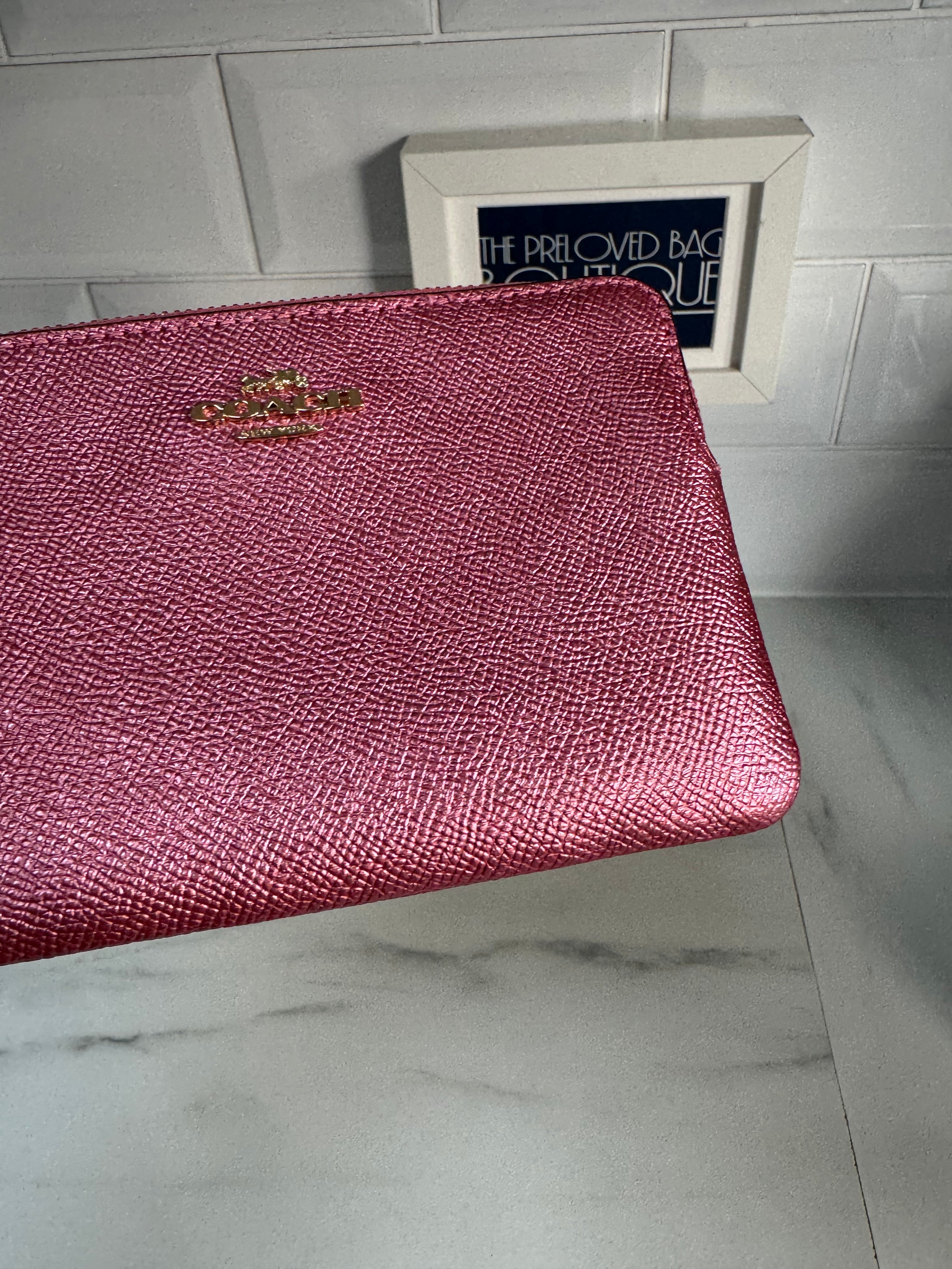 NWOT Coach Light Pink Extra offers Large Leather Wristlet